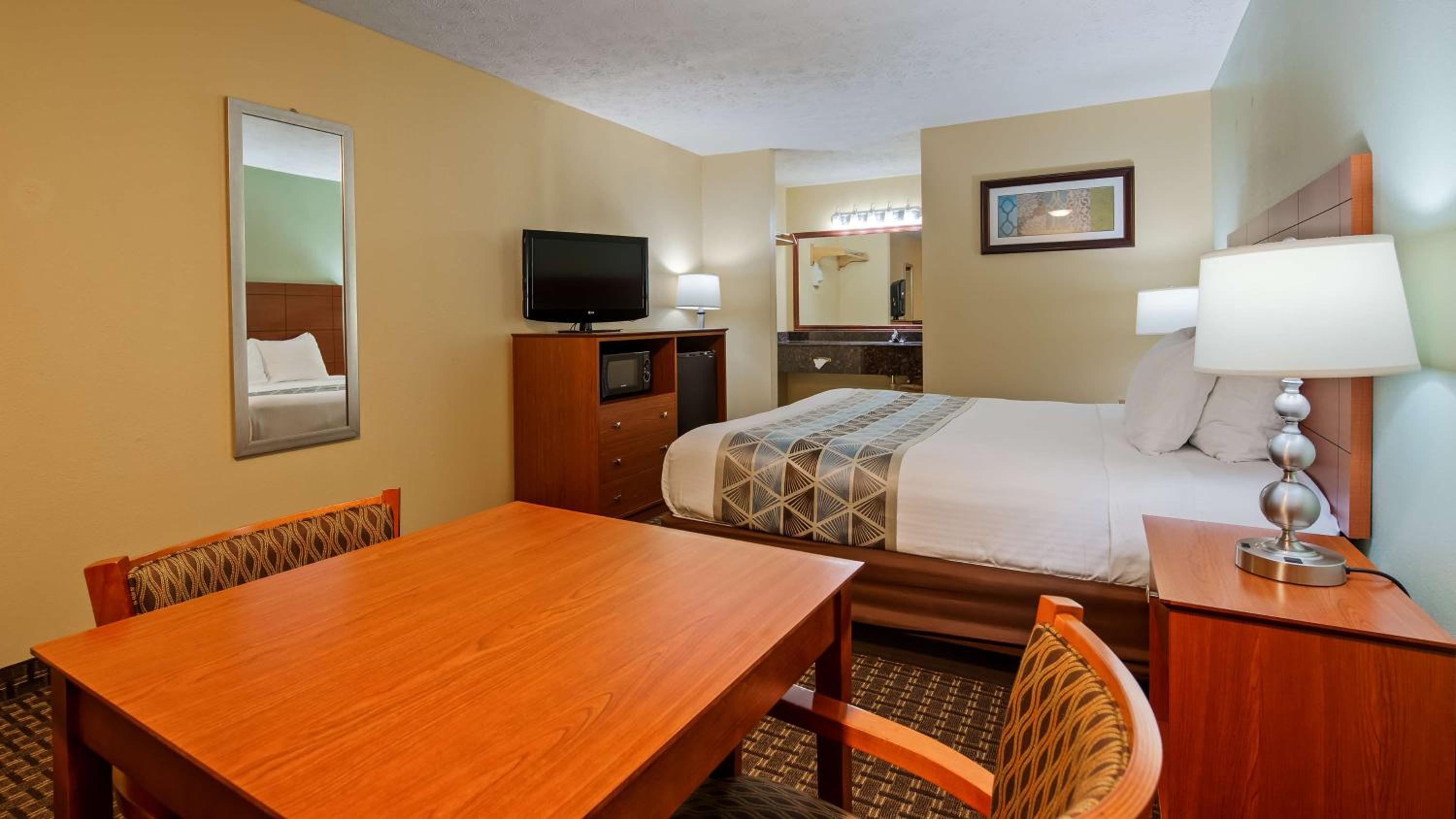 King Room - Non-Smoking photo 2