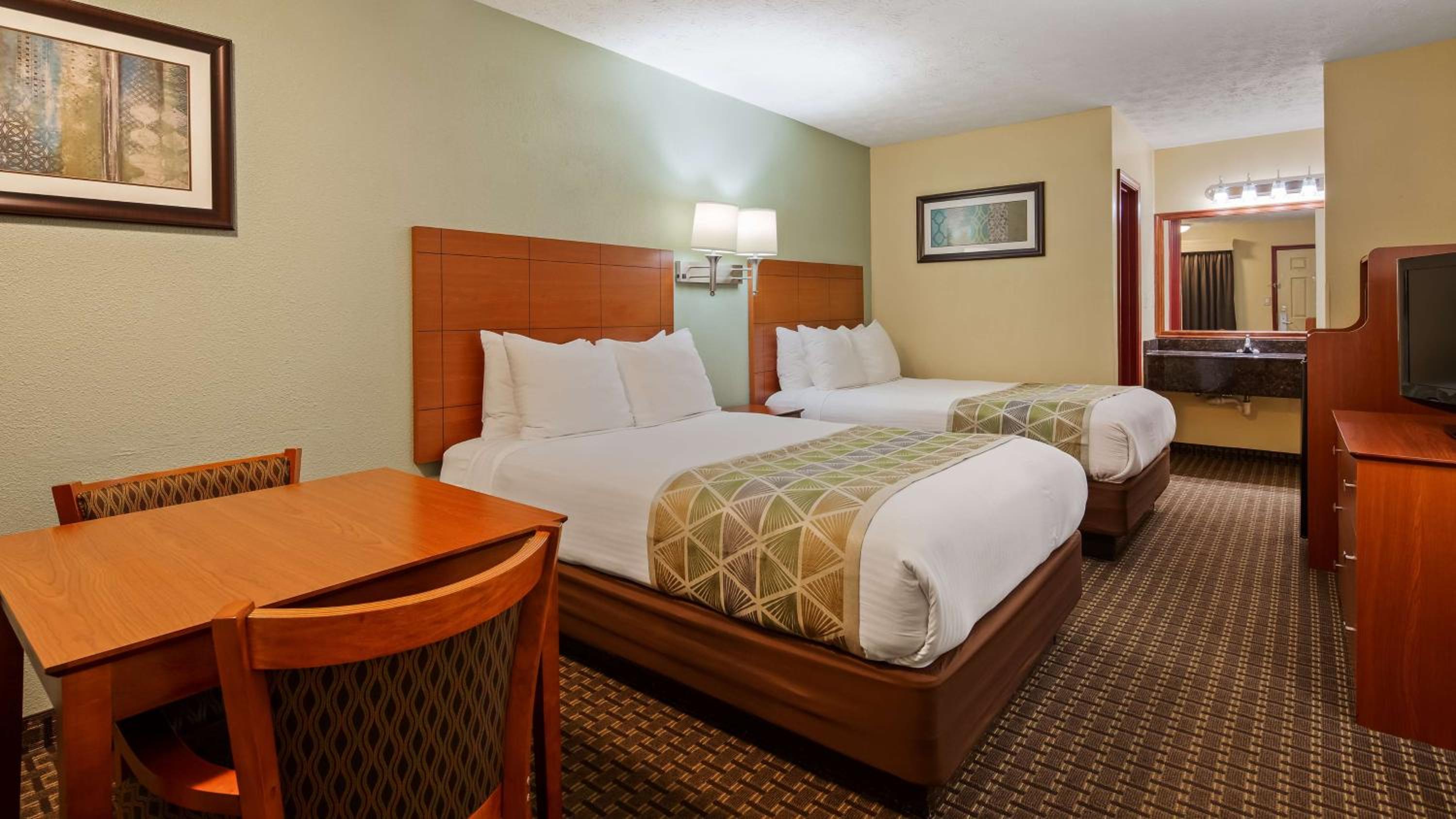 Double Room with Two Double Beds - Accessible photo 1