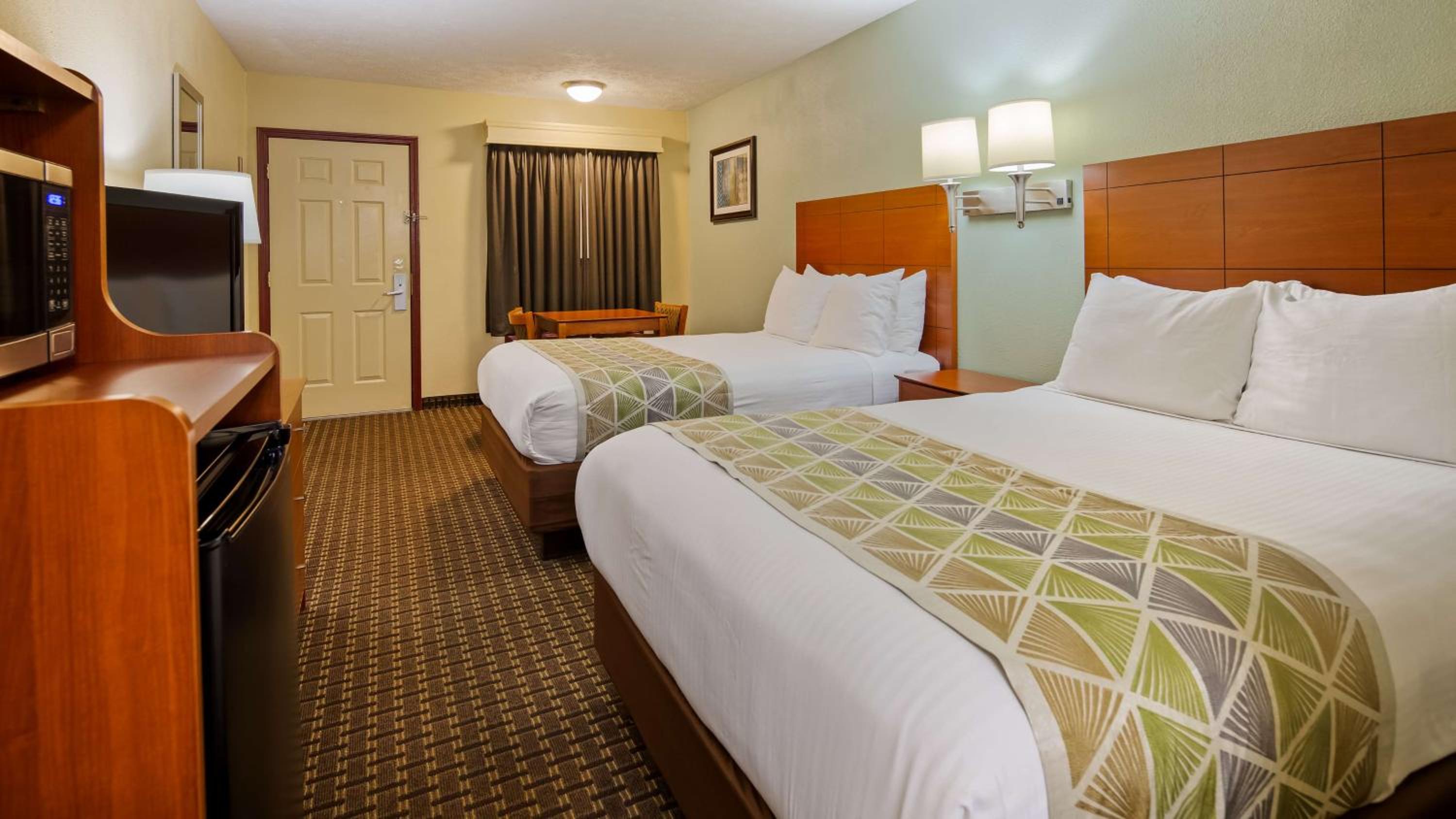 Double Room with Two Double Beds - Accessible photo 3