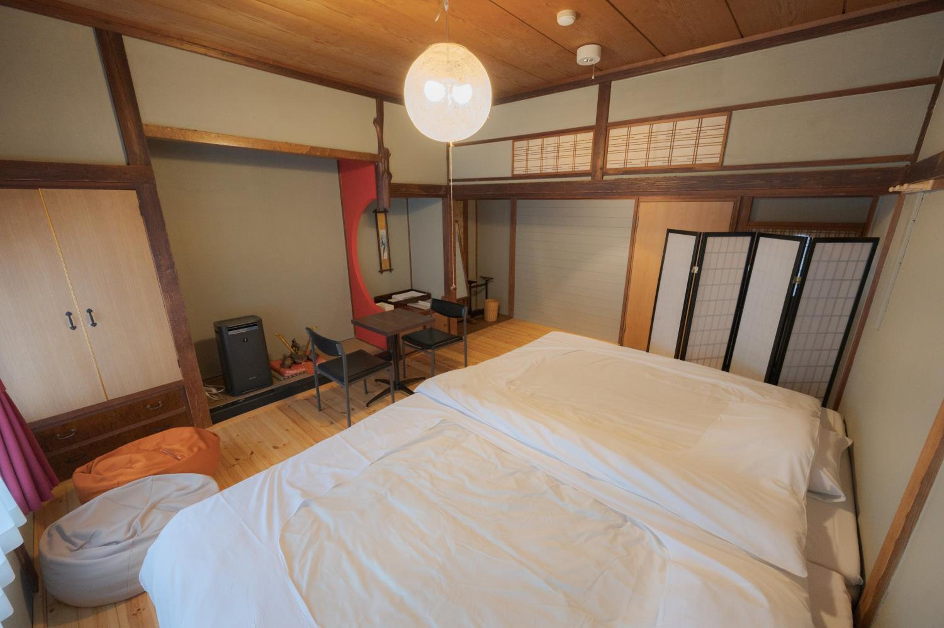 Twin Room - Photo 3