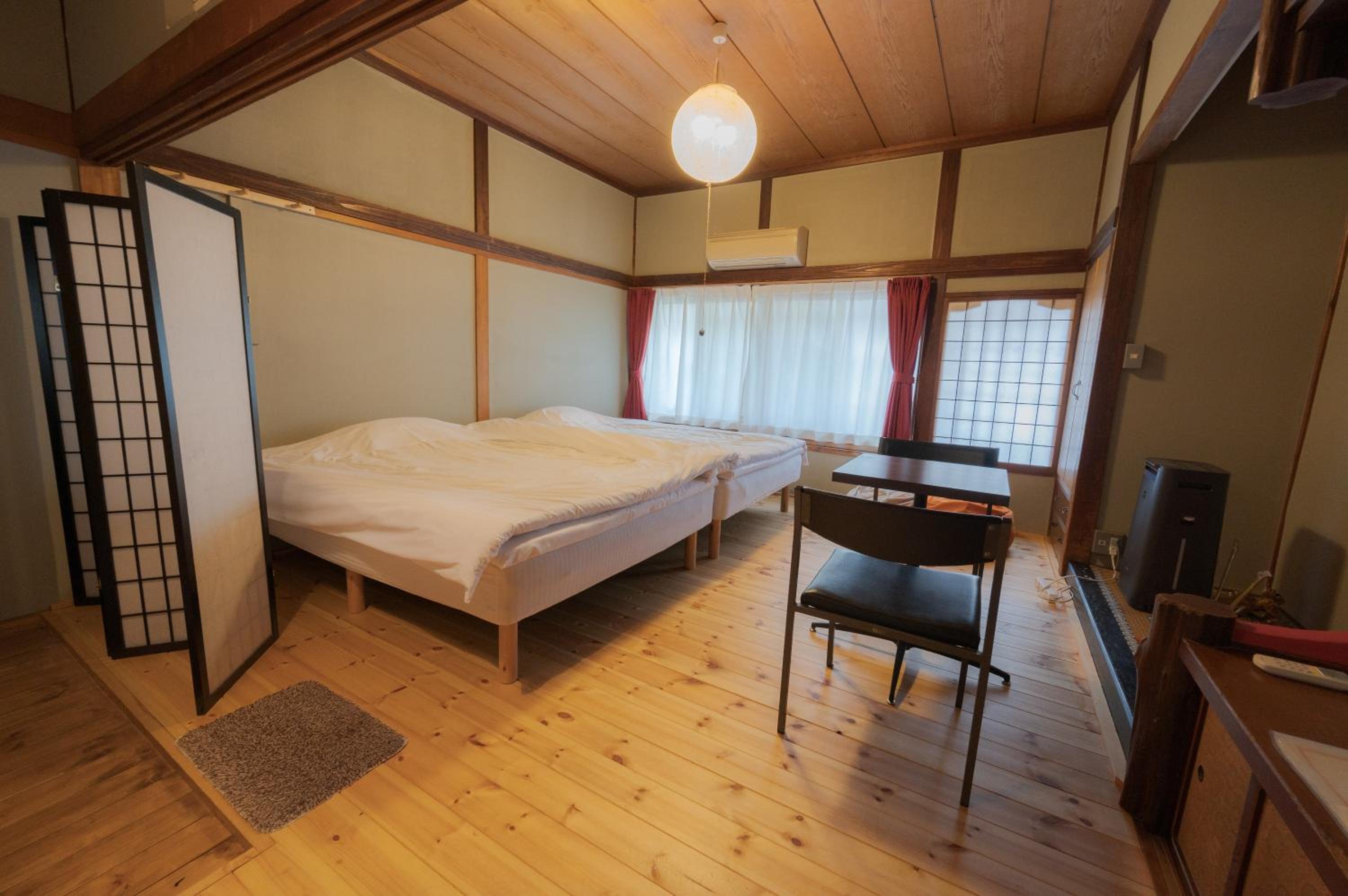 Twin Room - Photo 5