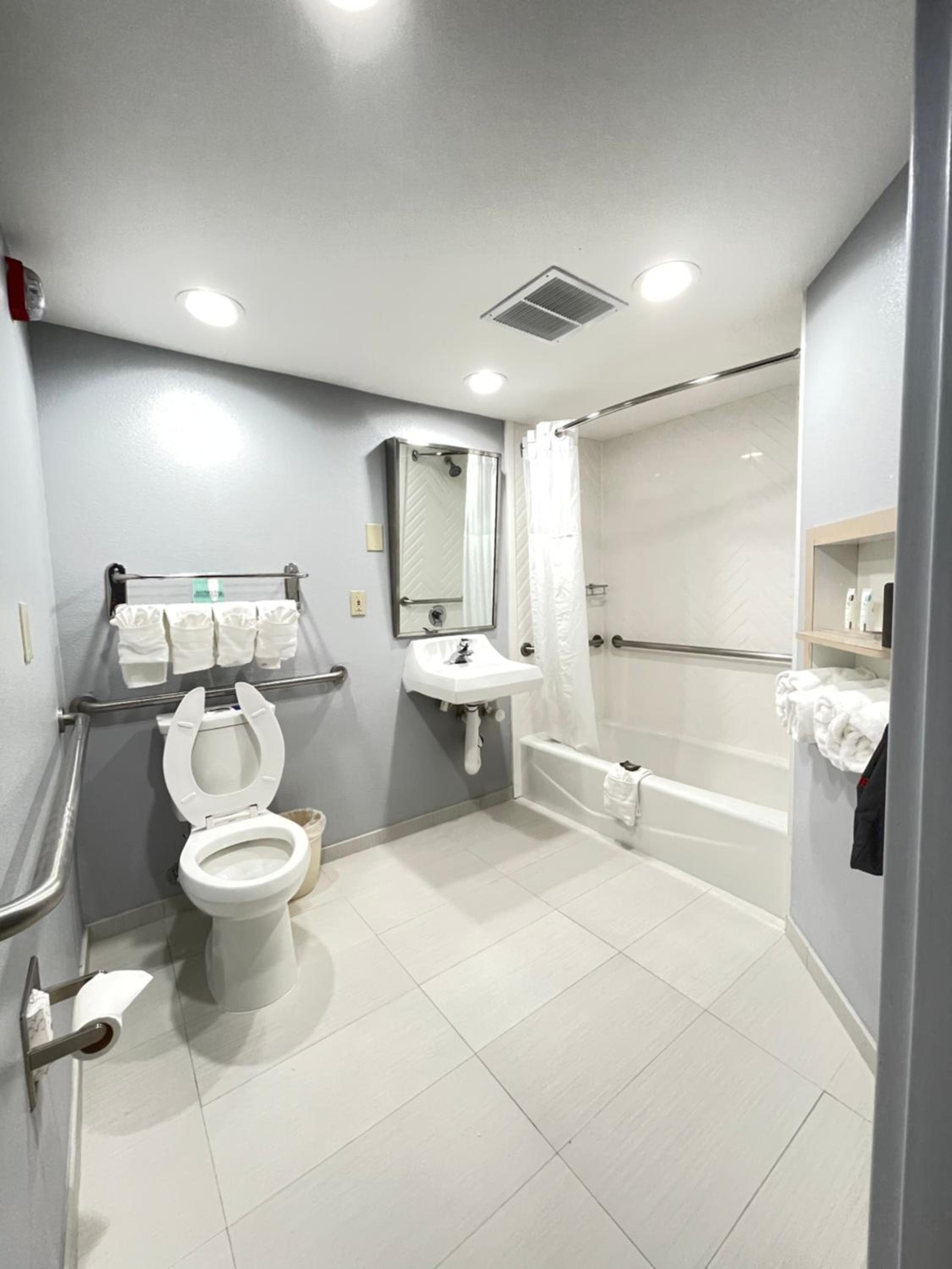King Room - Disability Access - Photo 3