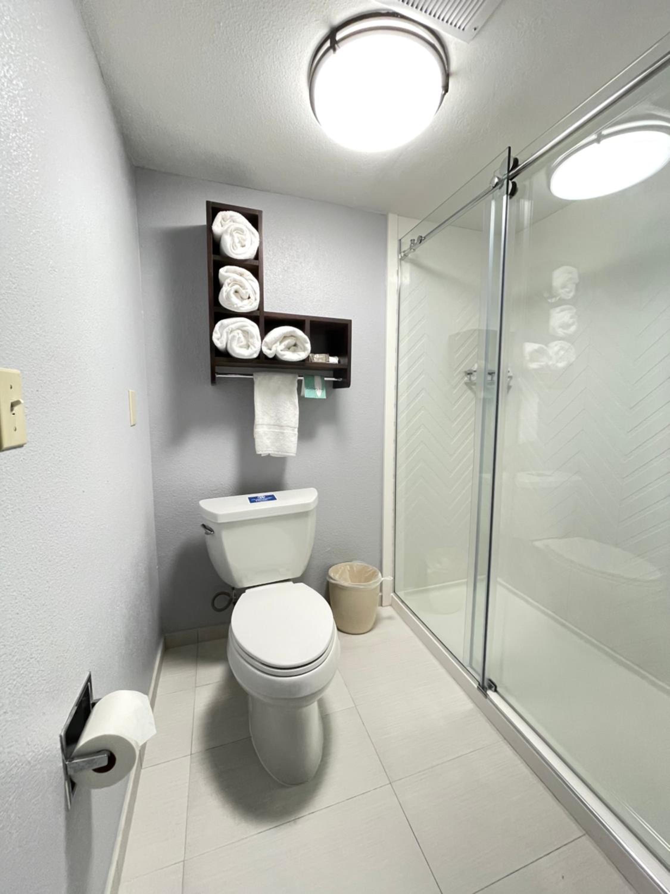 Standard King Room - Photo 3