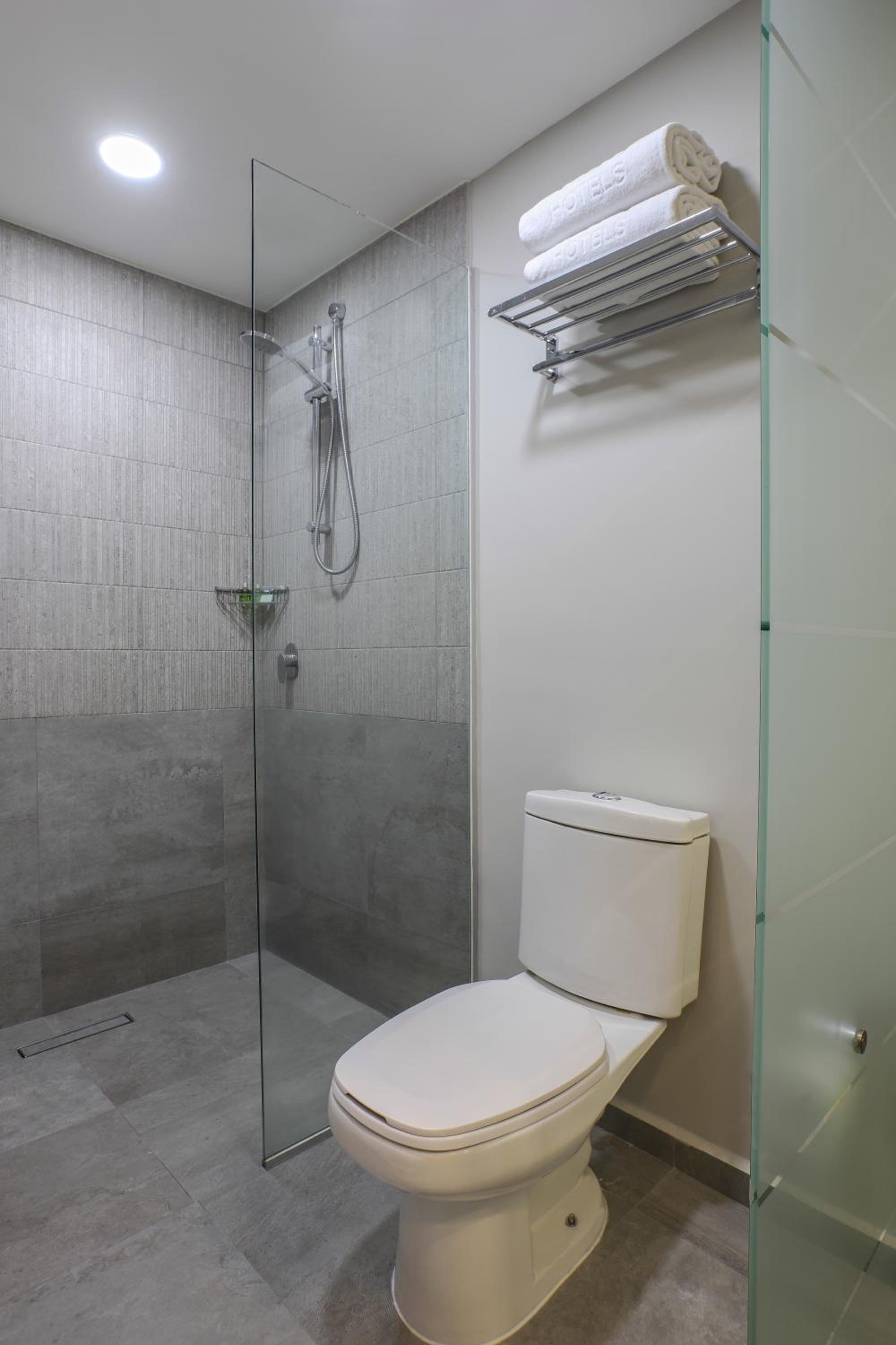 Standard Double or Twin Room - Photo 6