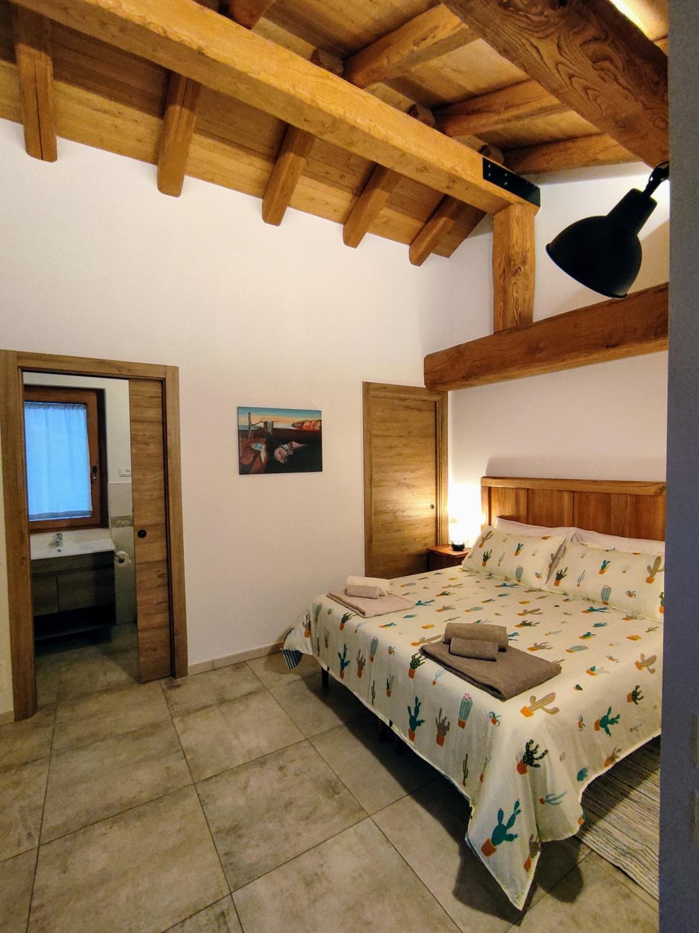 Double or Twin Room with Private Bathroom photo 3