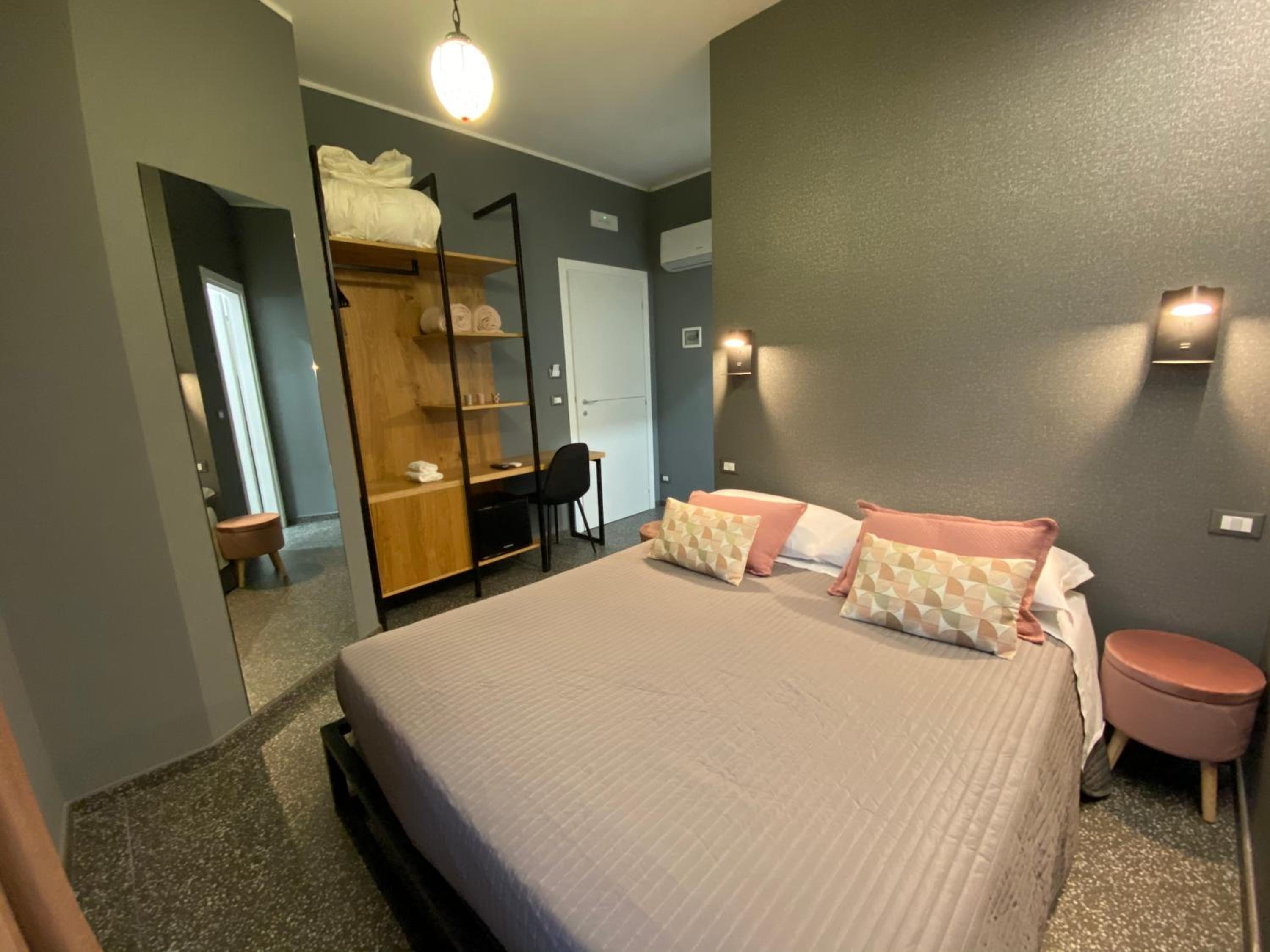 Double Room - Photo 5