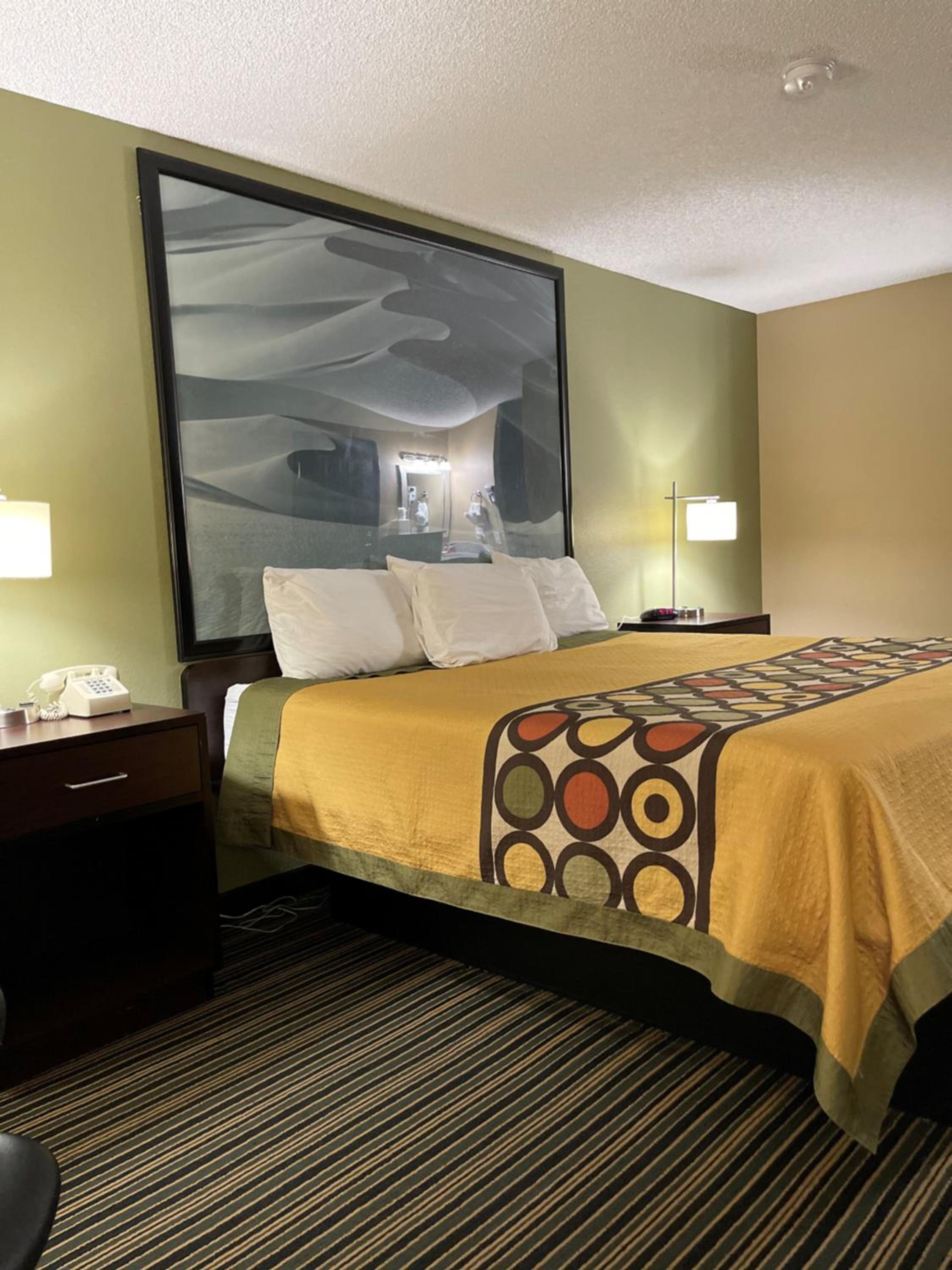King Room - Non-Smoking - Photo 1