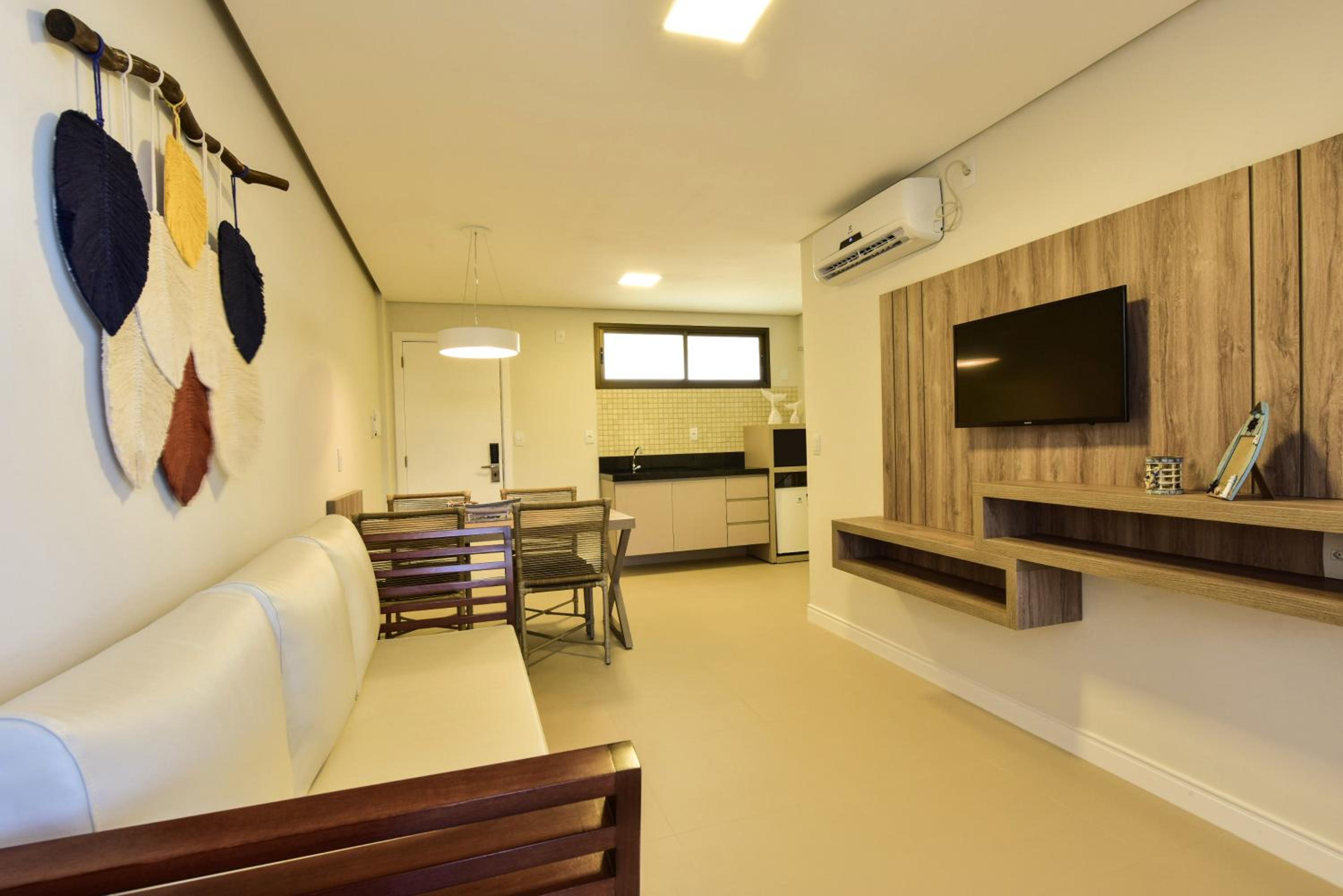 Deluxe Suite - Photo 9