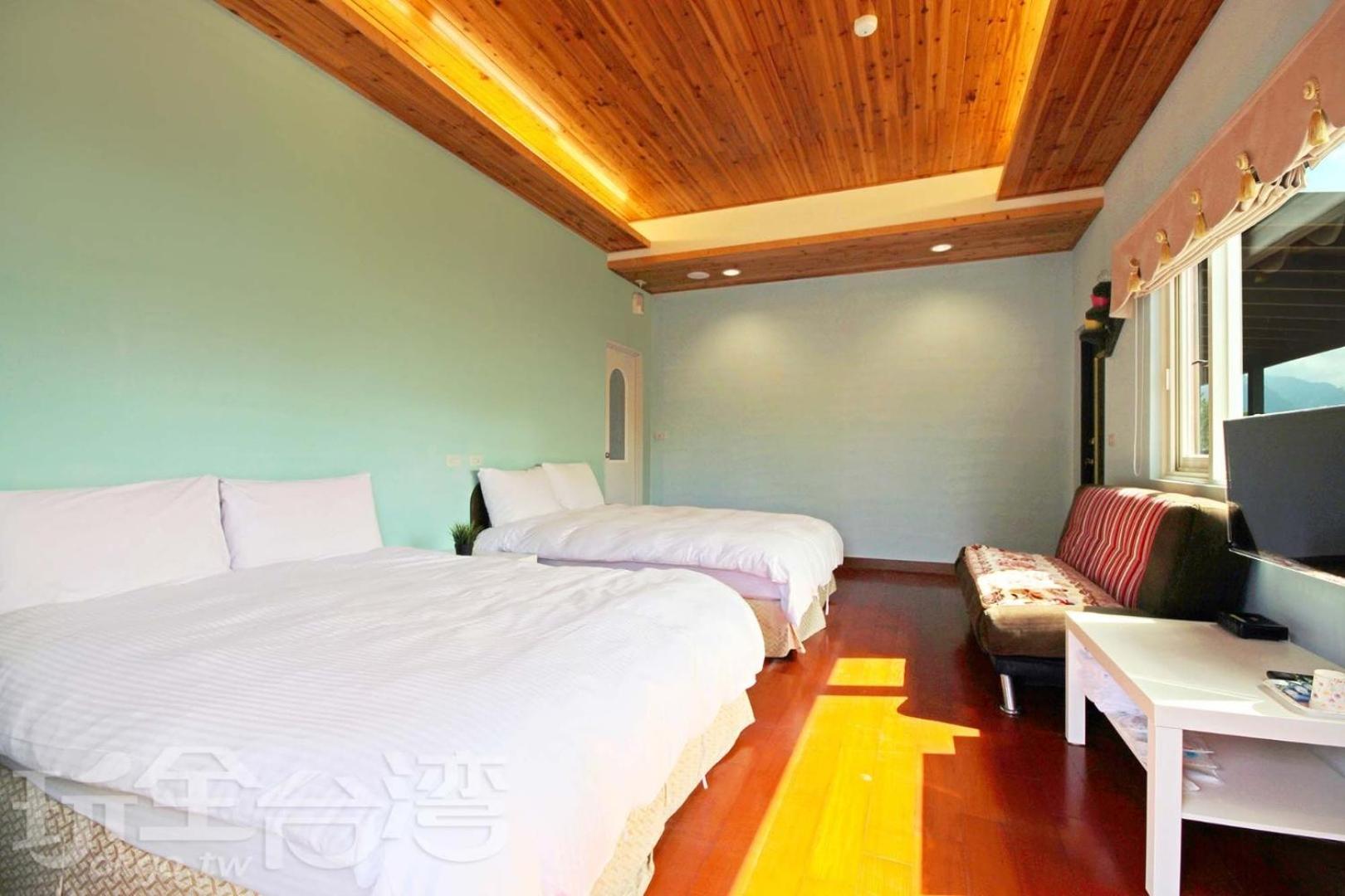 Quadruple Room with Balcony photo 3