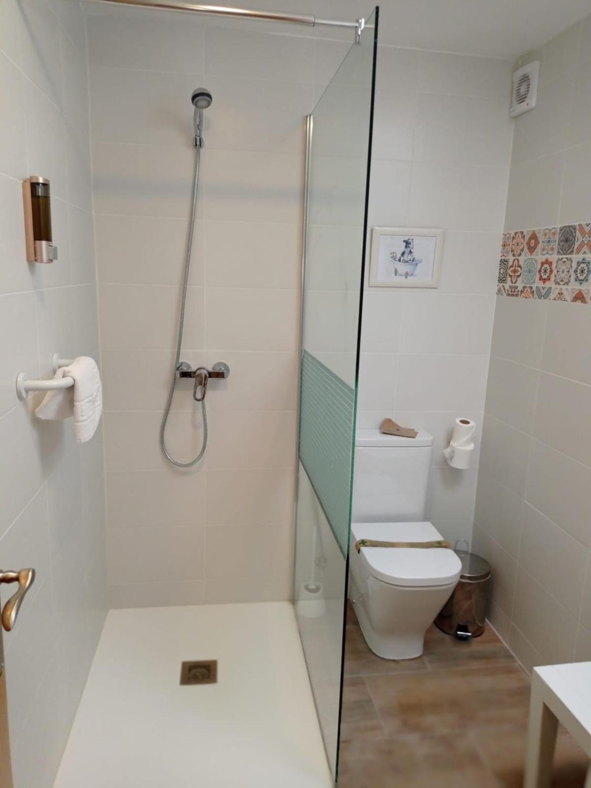 Family Room with Private Bathroom photo 3