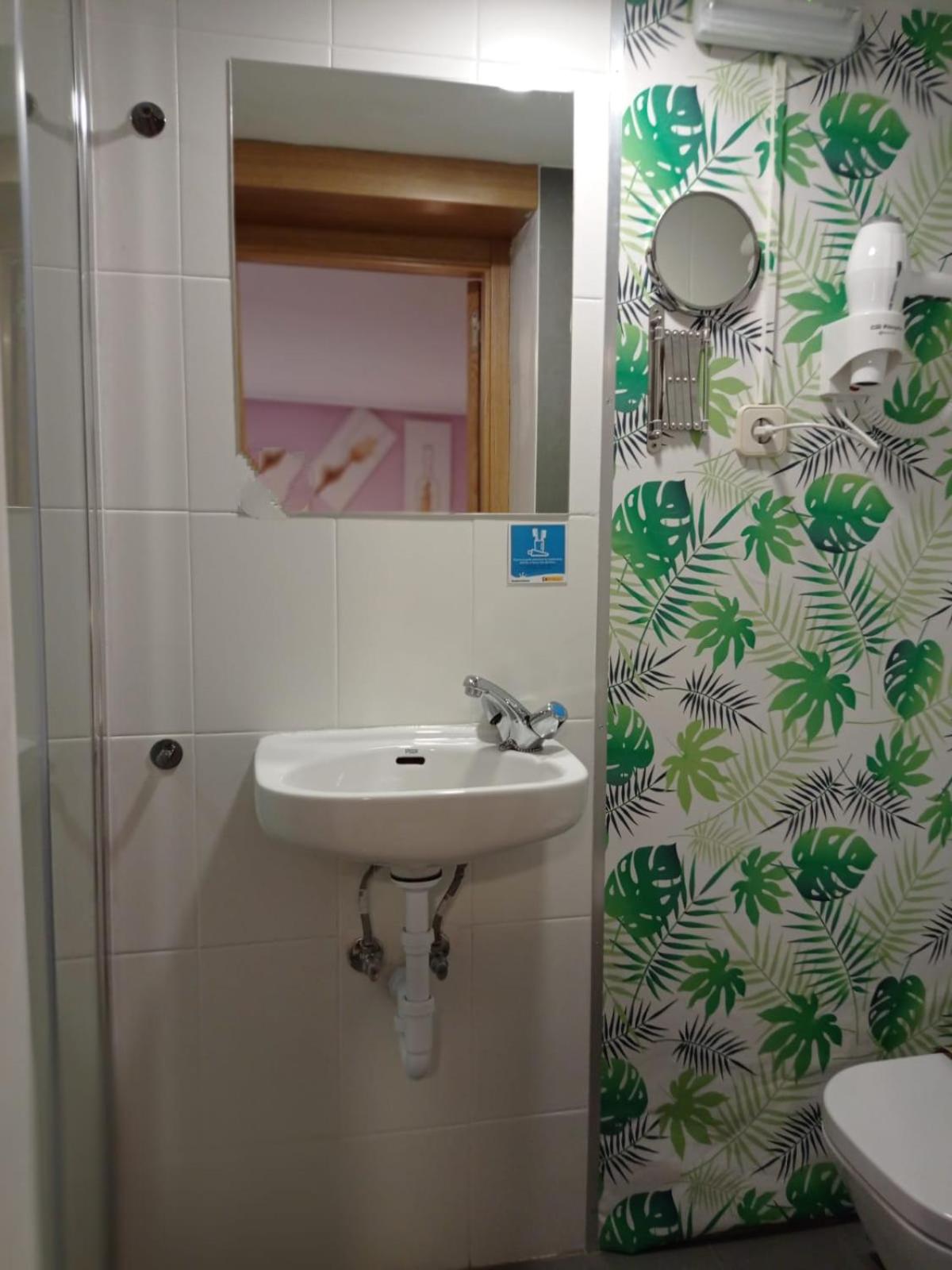 Double or Twin Room photo 3