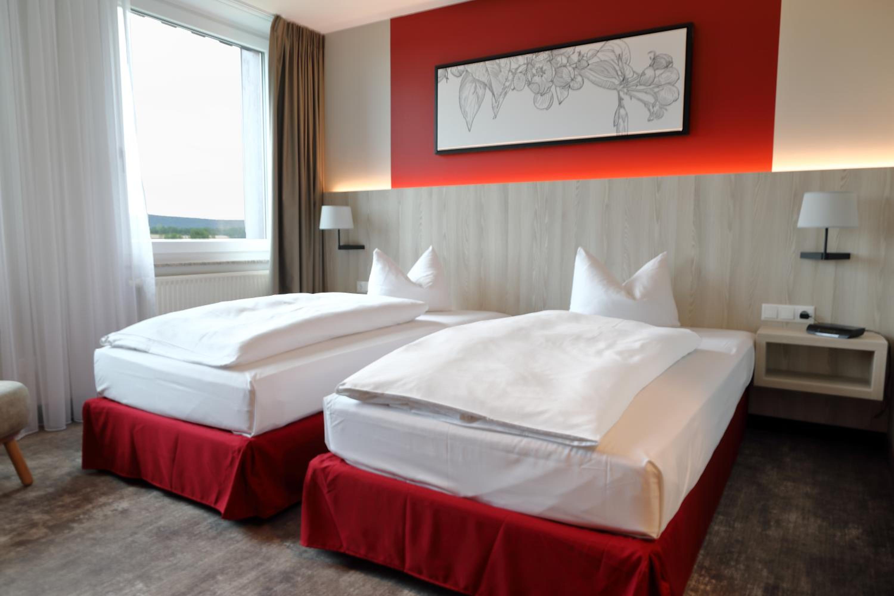 Standard Twin Room - Photo 3