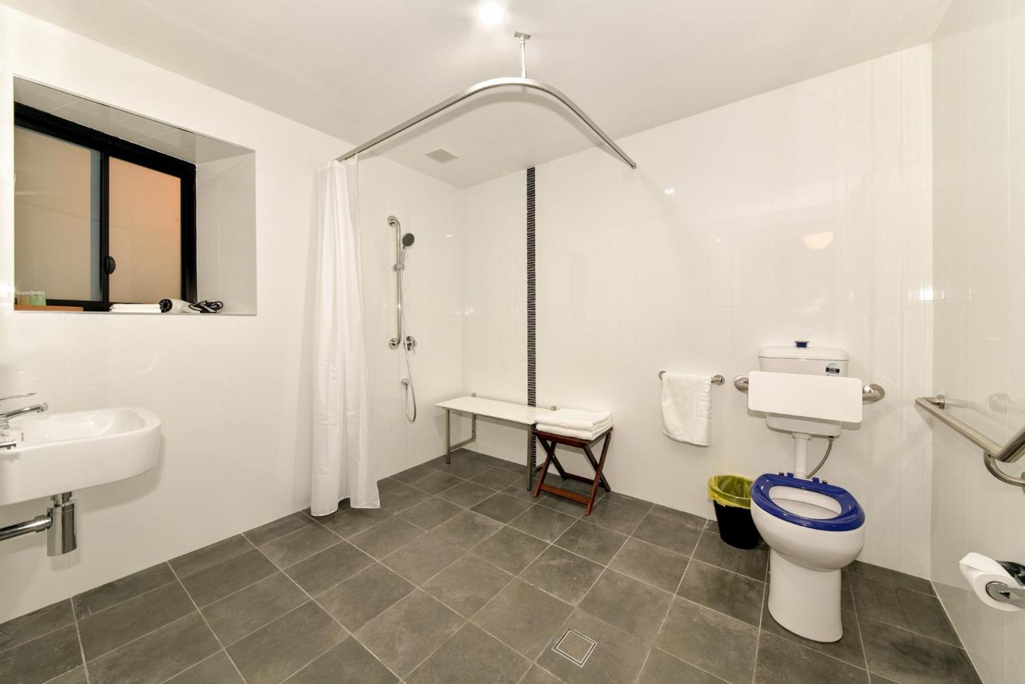 Twin Room - Disability Access photo 2