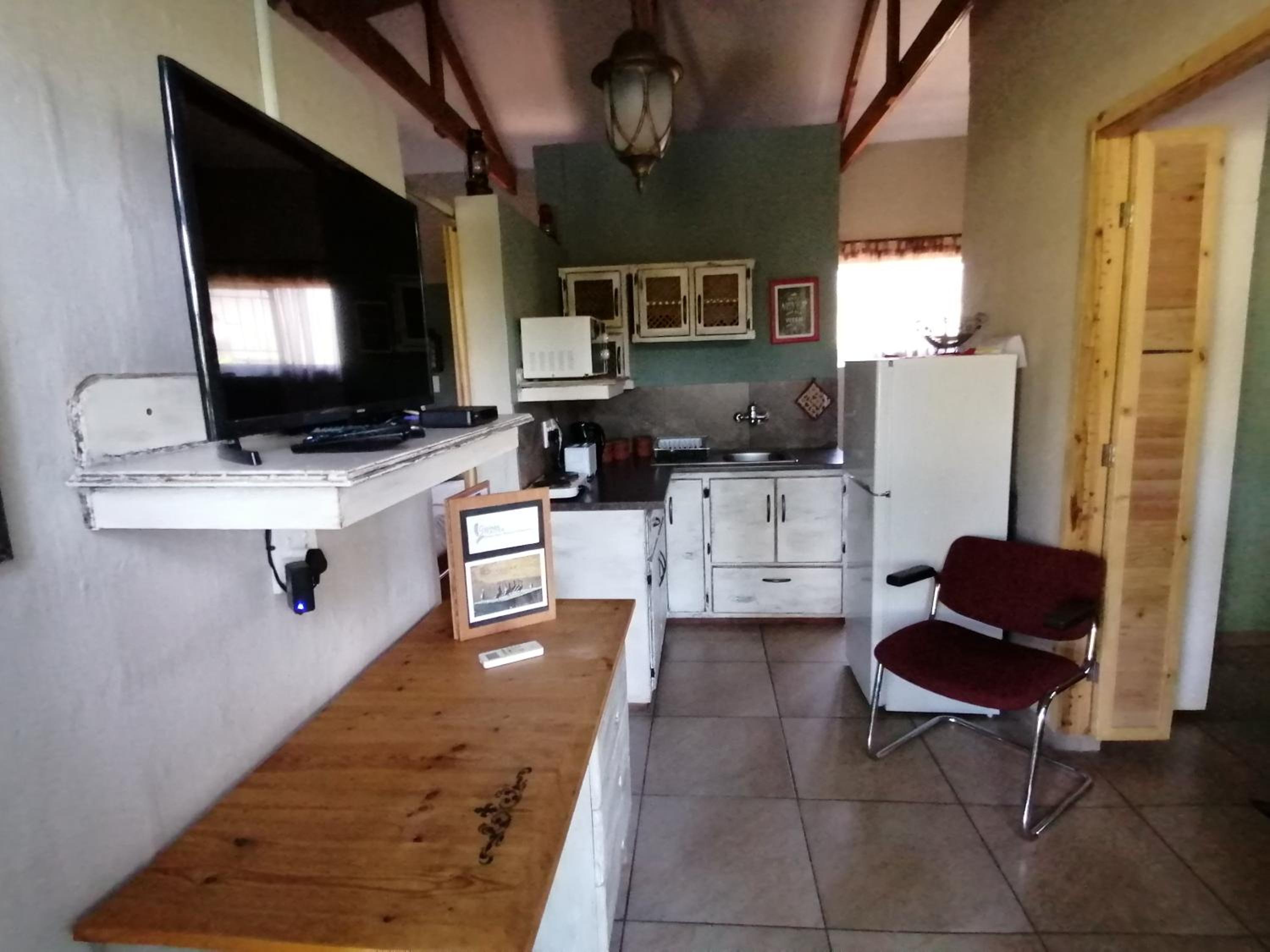 Family Room - Photo 8