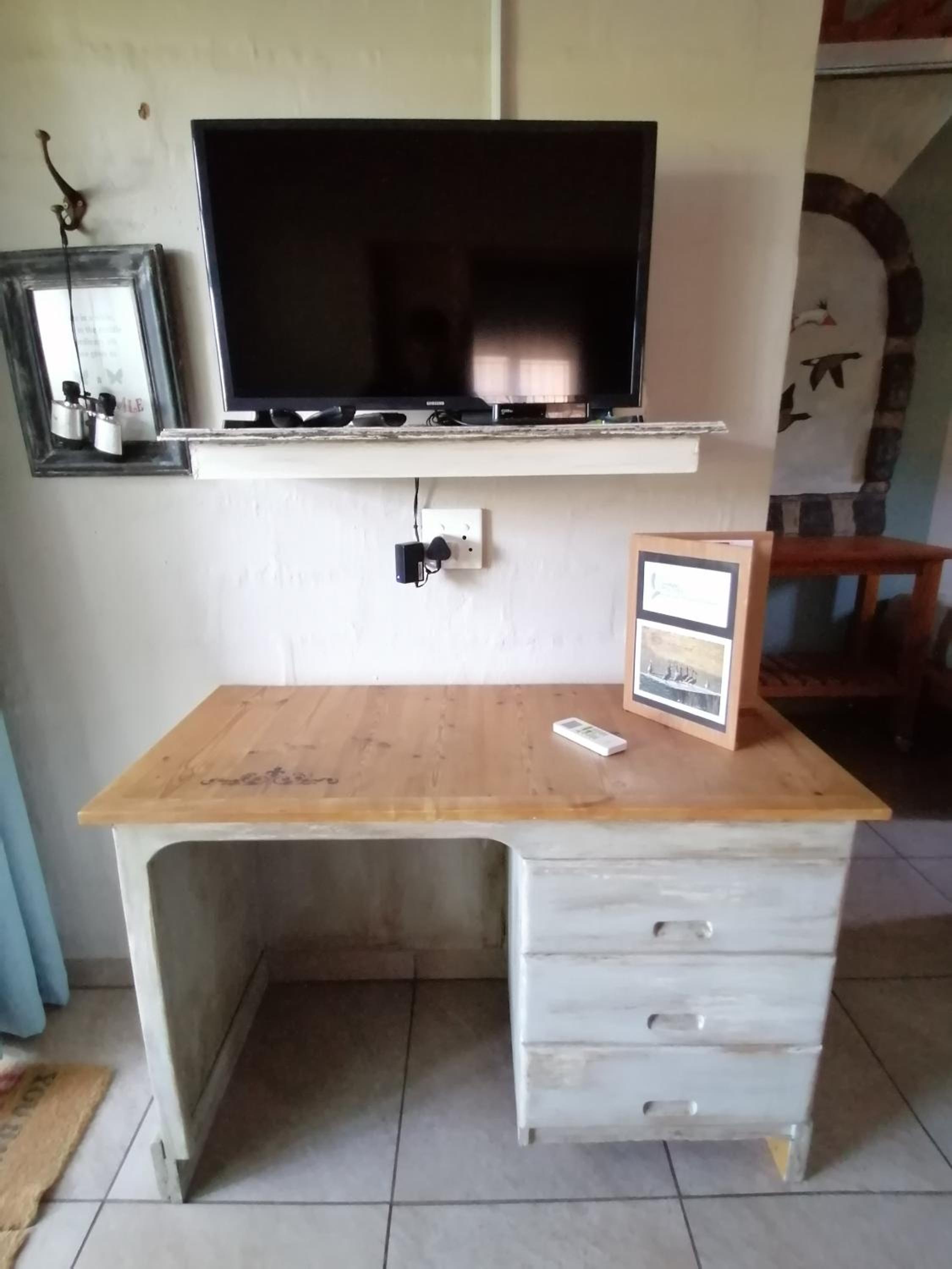 Family Room - Photo 10
