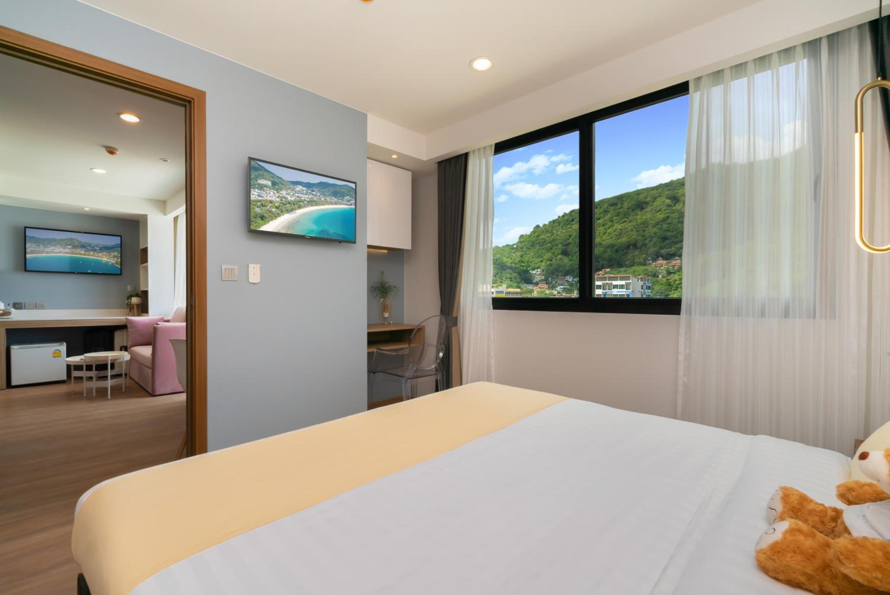 One Bedroom Deluxe Mountain View - Photo 4
