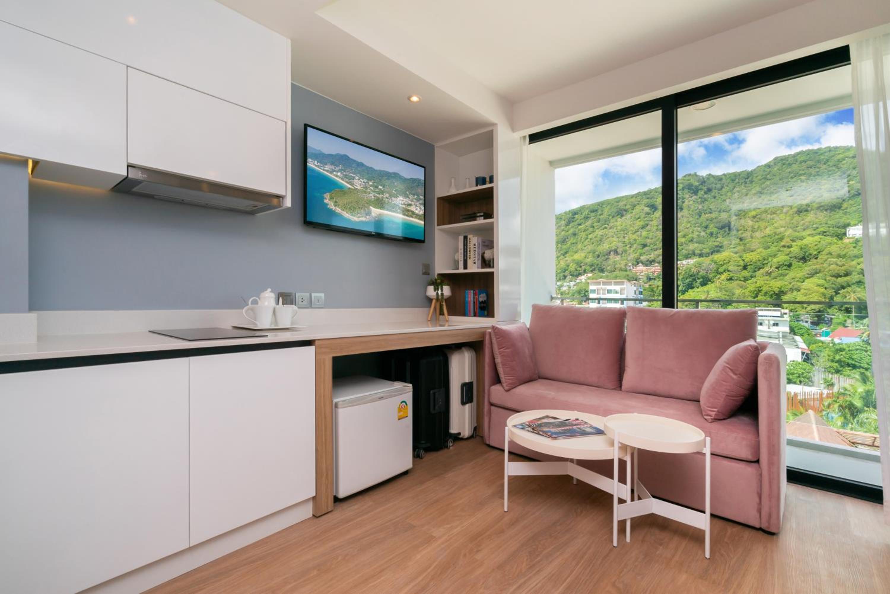 One Bedroom Deluxe Mountain View - Photo 3