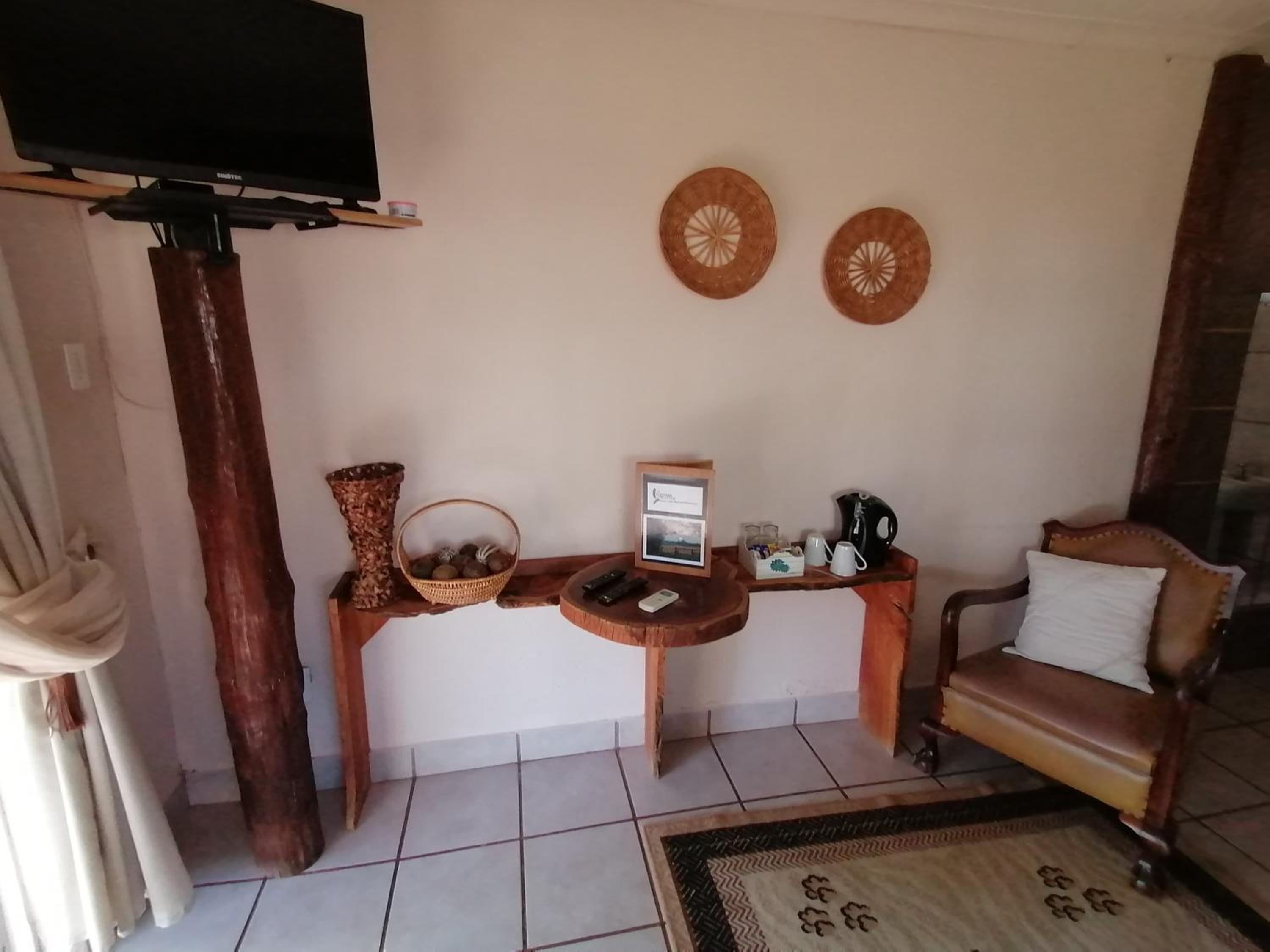 Deluxe Queen Suite - Photo 5