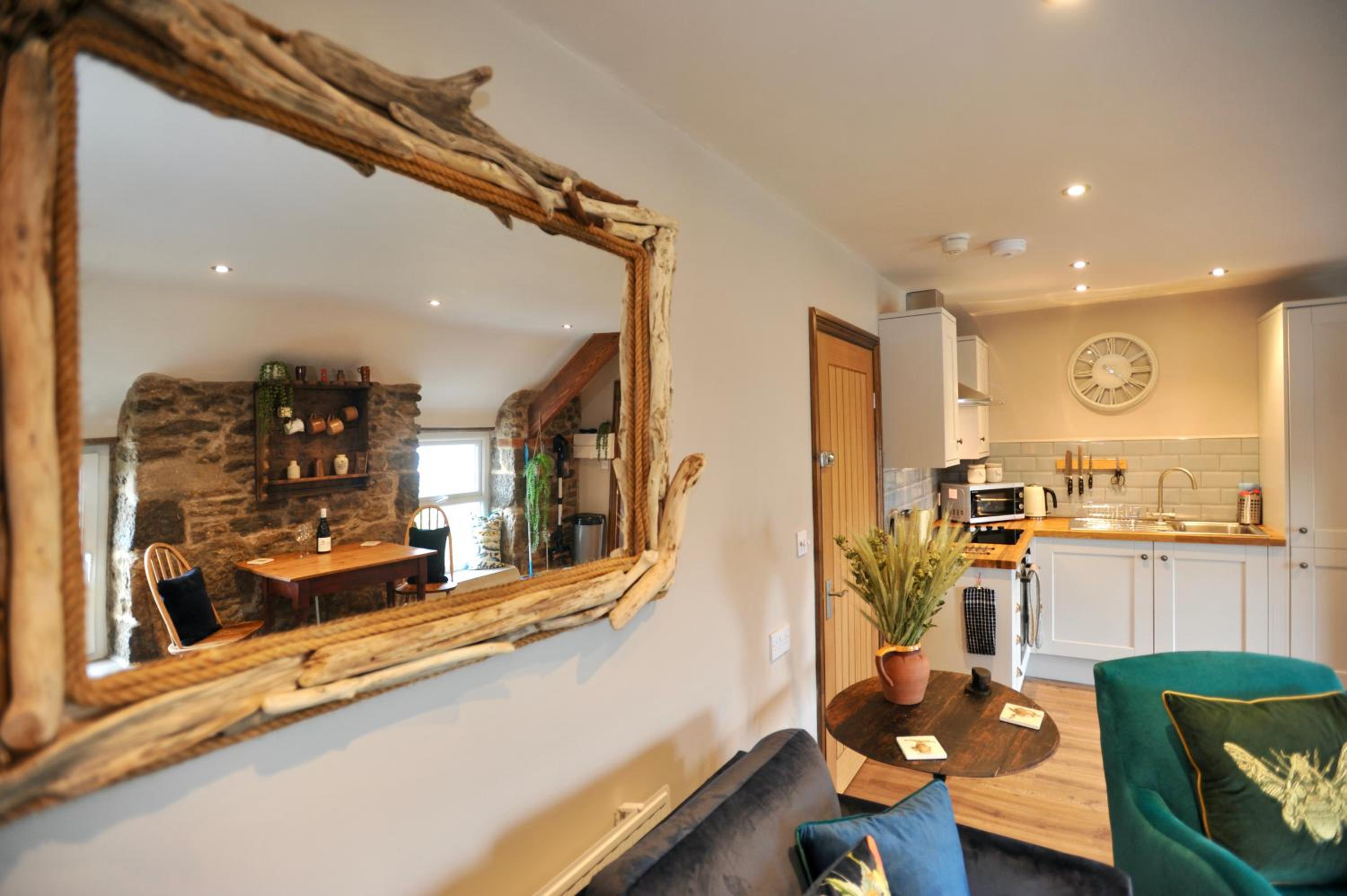 One-Bedroom Apartment - Photo 8