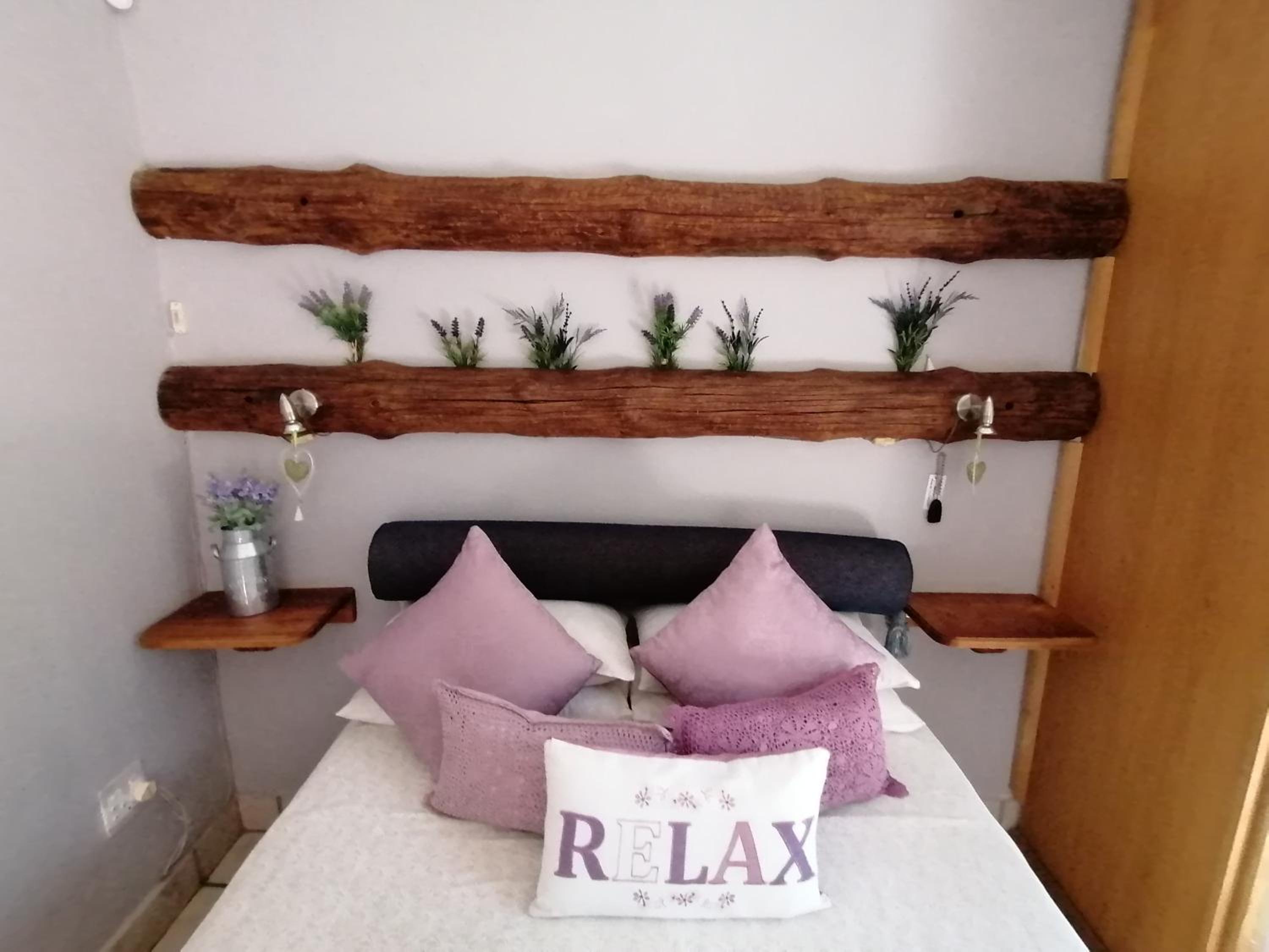 Deluxe Double Room with Bath - Photo 7