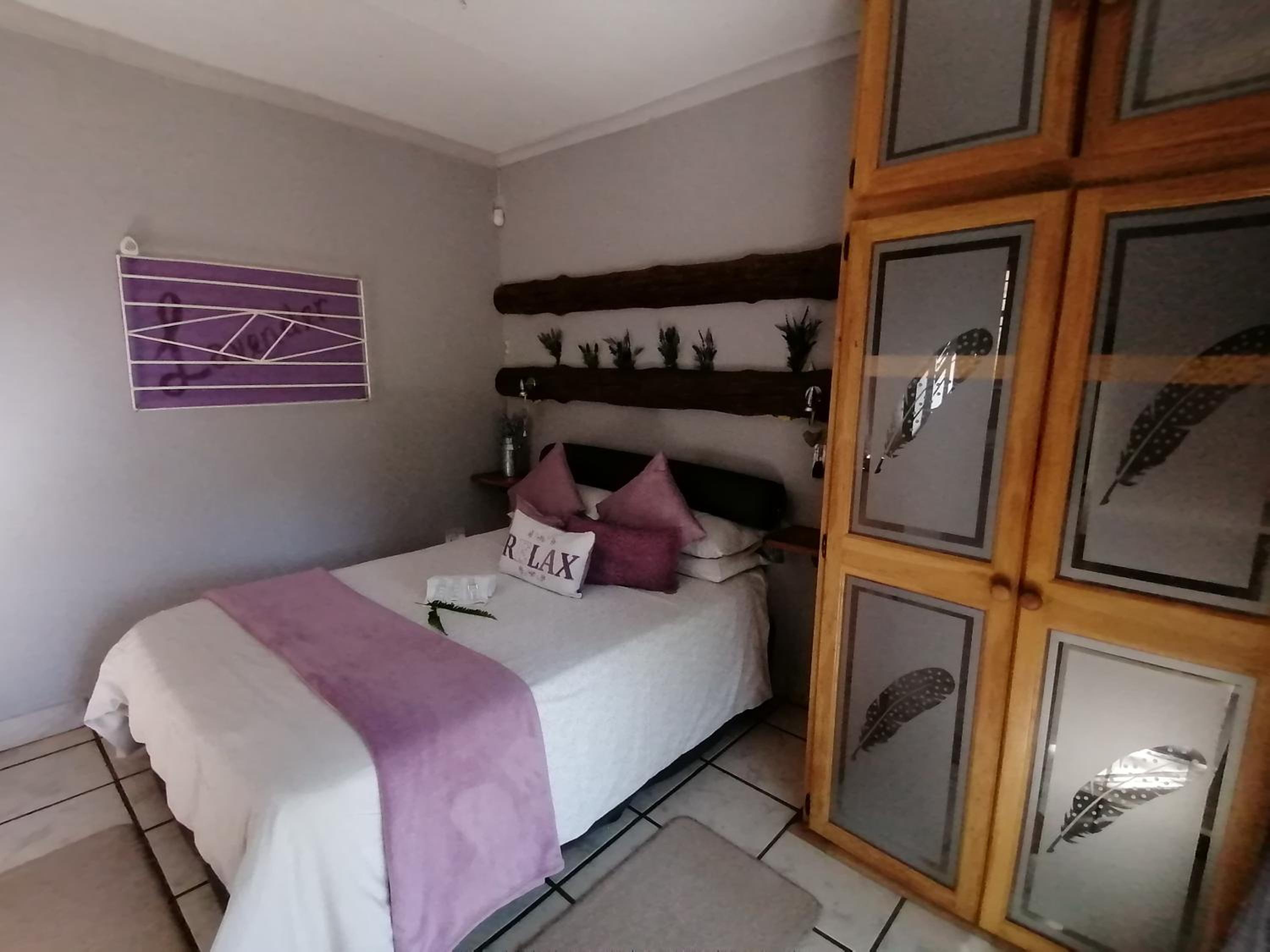 Deluxe Double Room with Bath - Photo 1