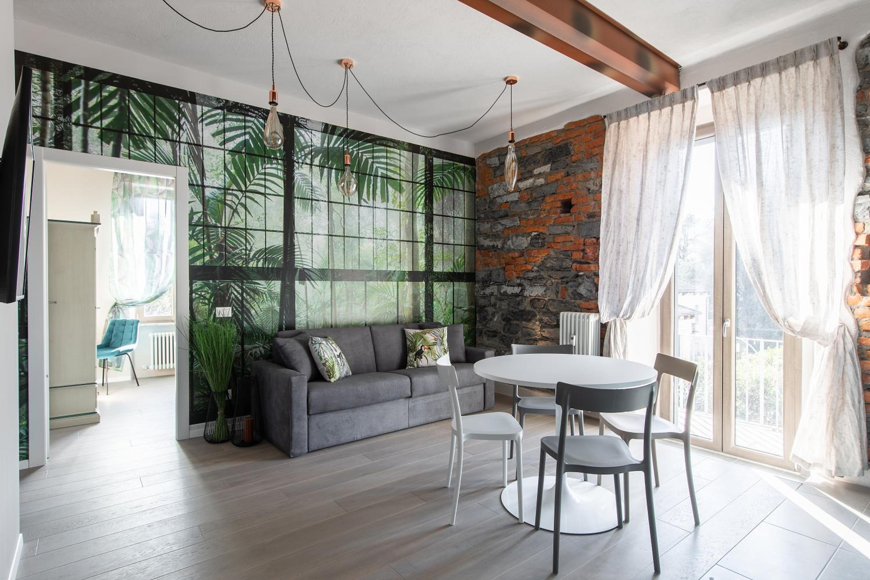 One-Bedroom Apartment - Photo 2