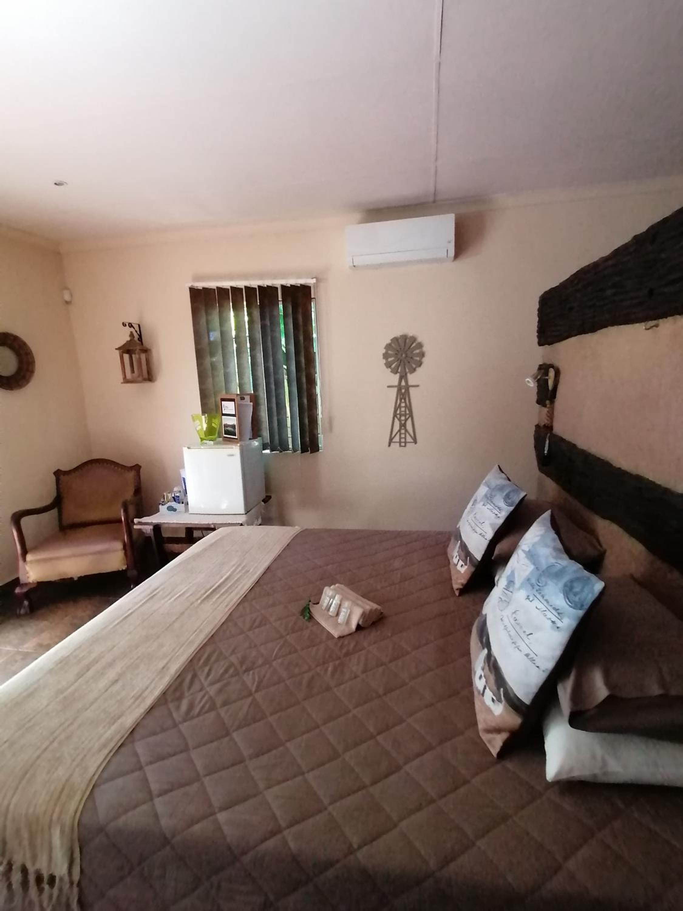Deluxe Double Room with Shower - Photo 3