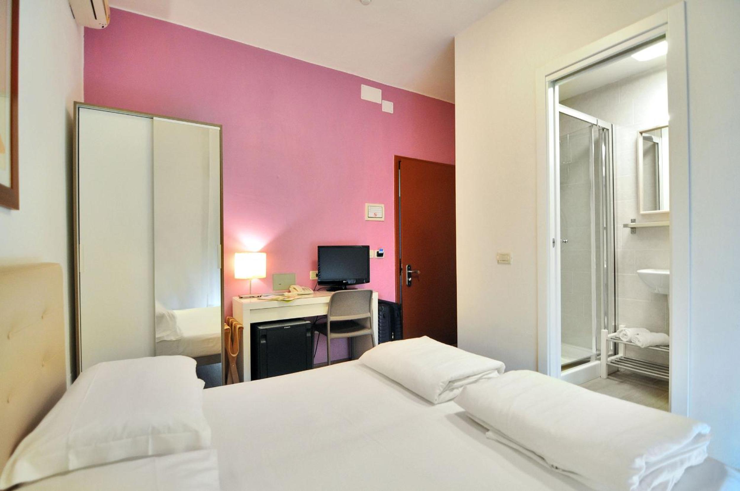Single Room photo 3