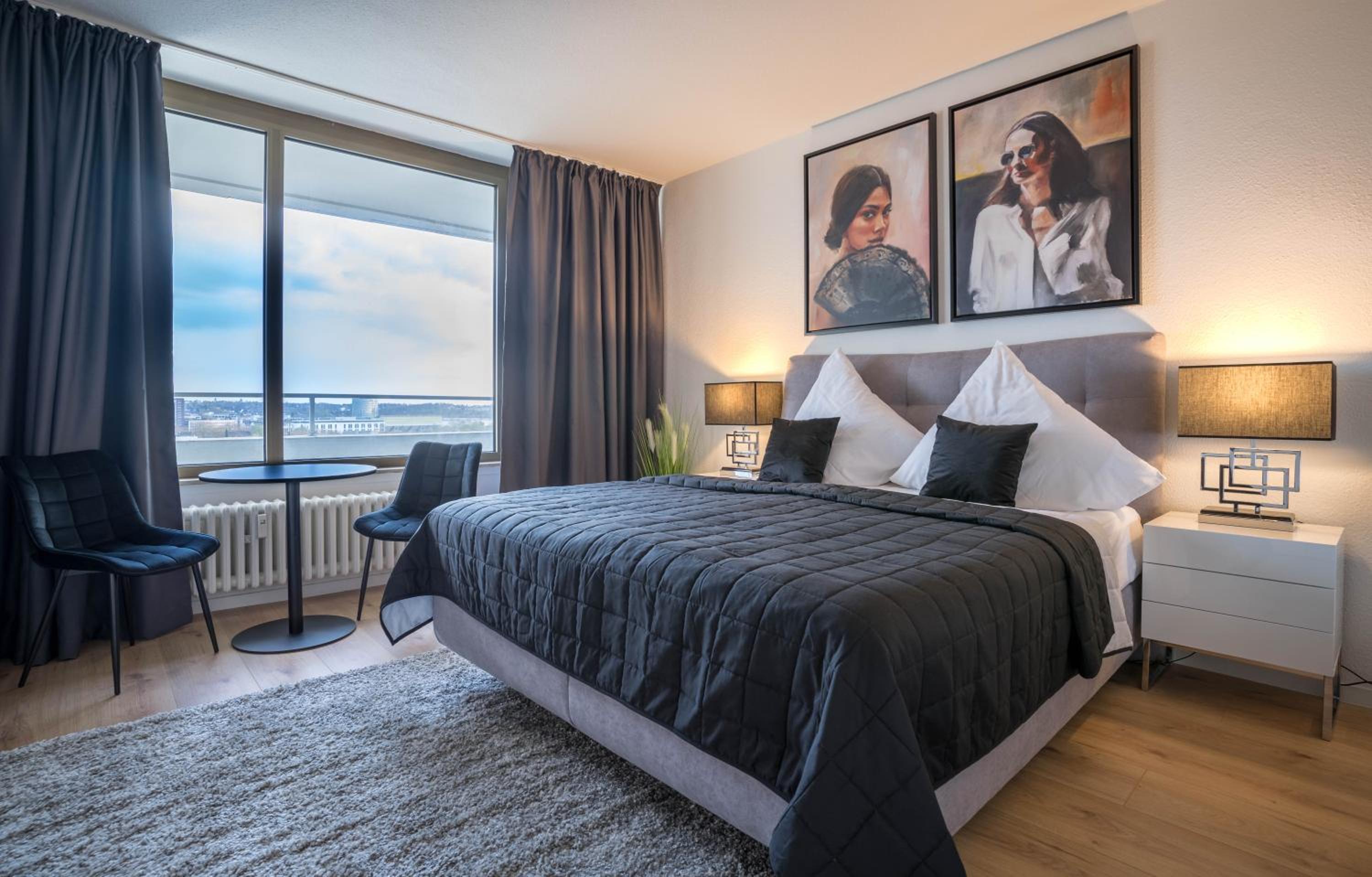 One-Bedroom Apartment - Photo 1