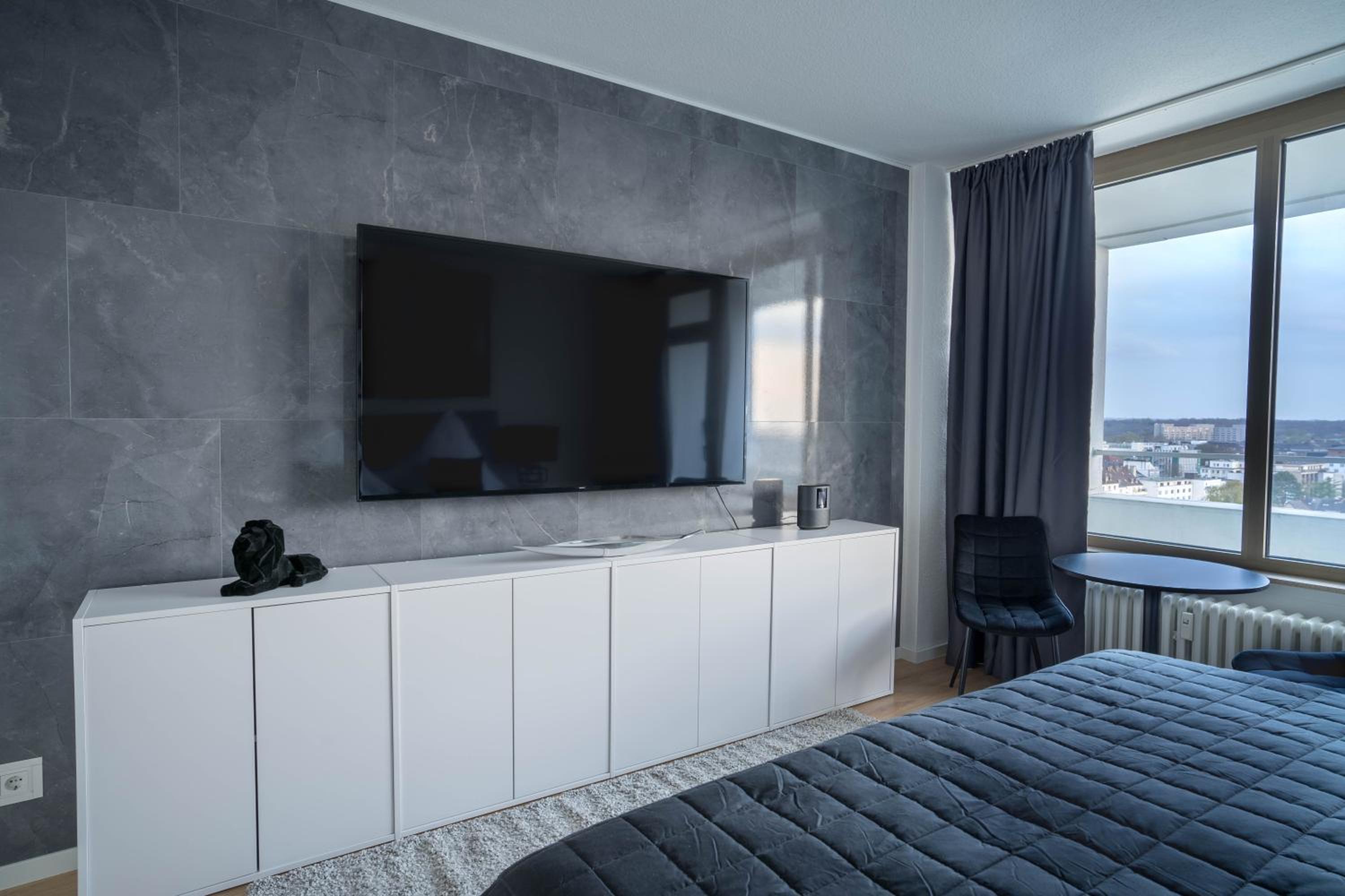 One-Bedroom Apartment - Photo 3