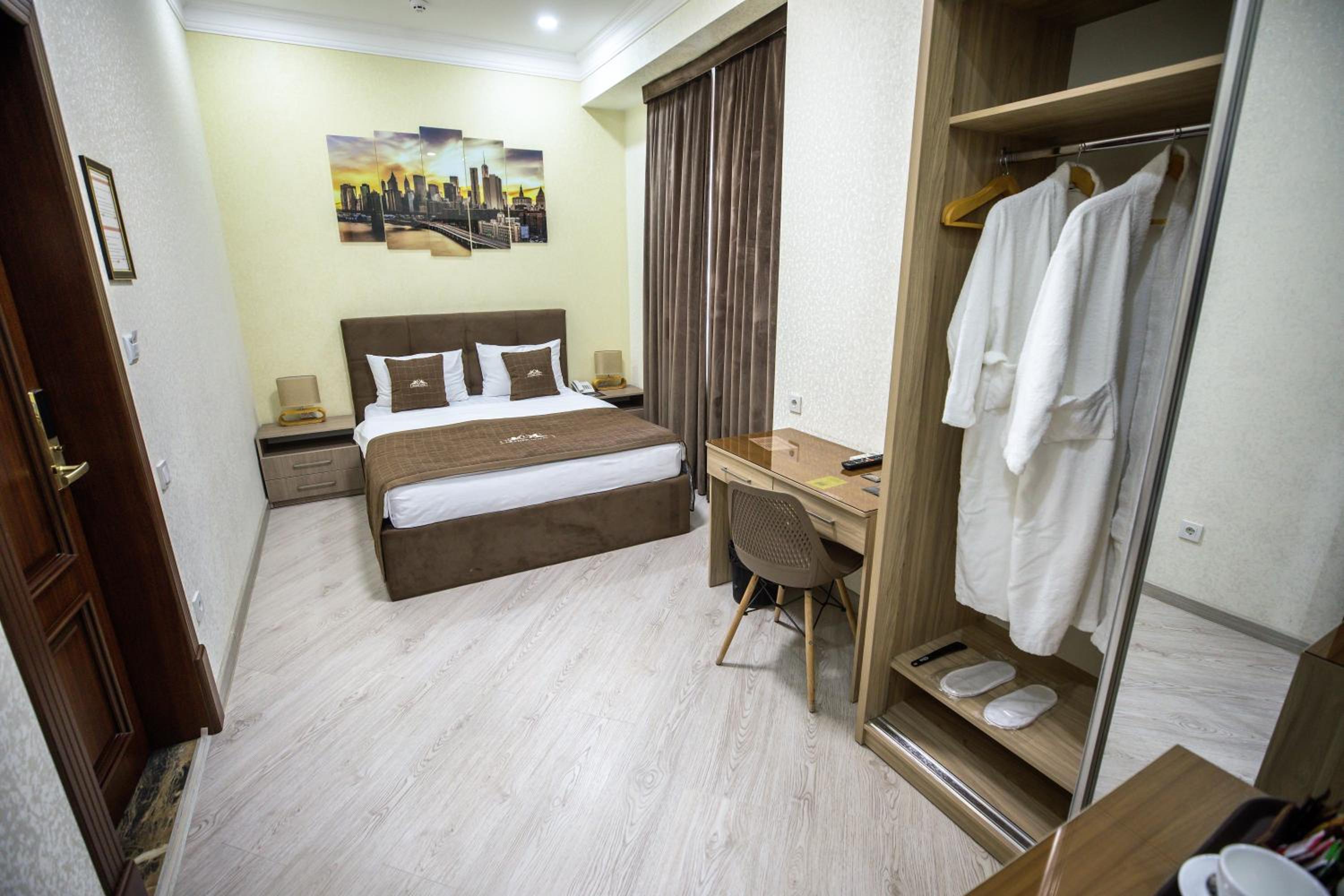 Standard Double Room - Photo 1