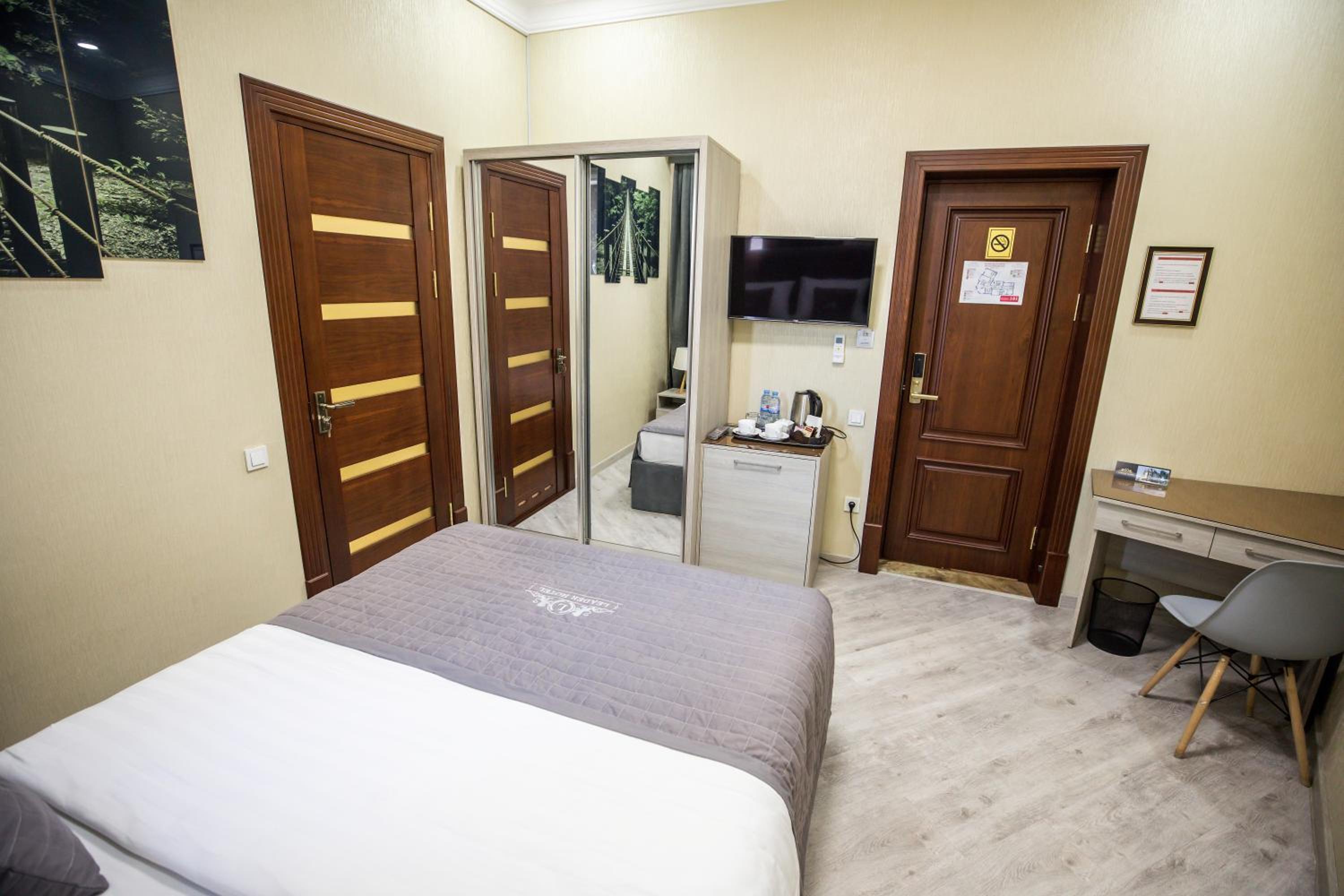 Standard Double Room - Photo 4