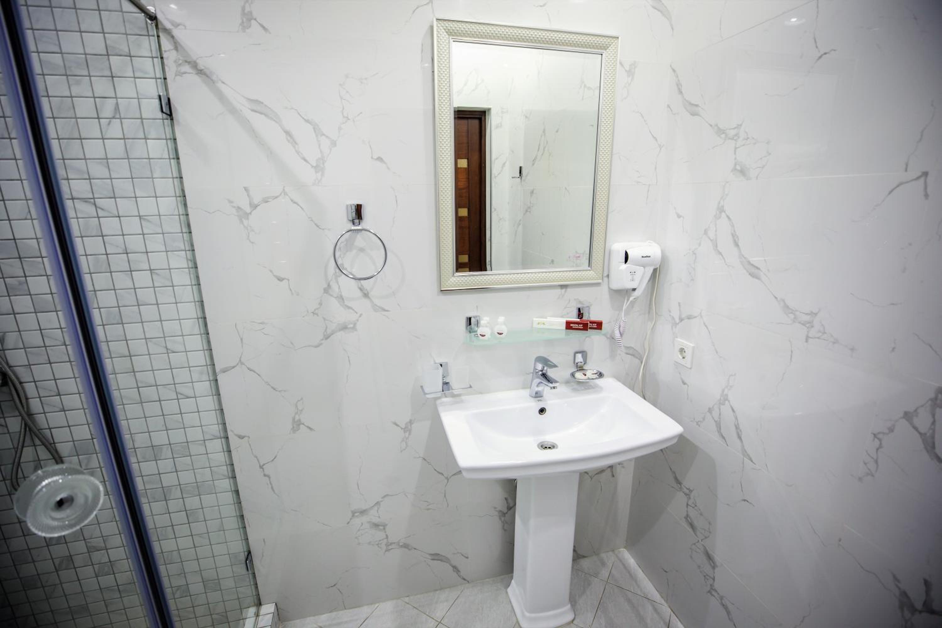 Standard Double Room - Photo 6