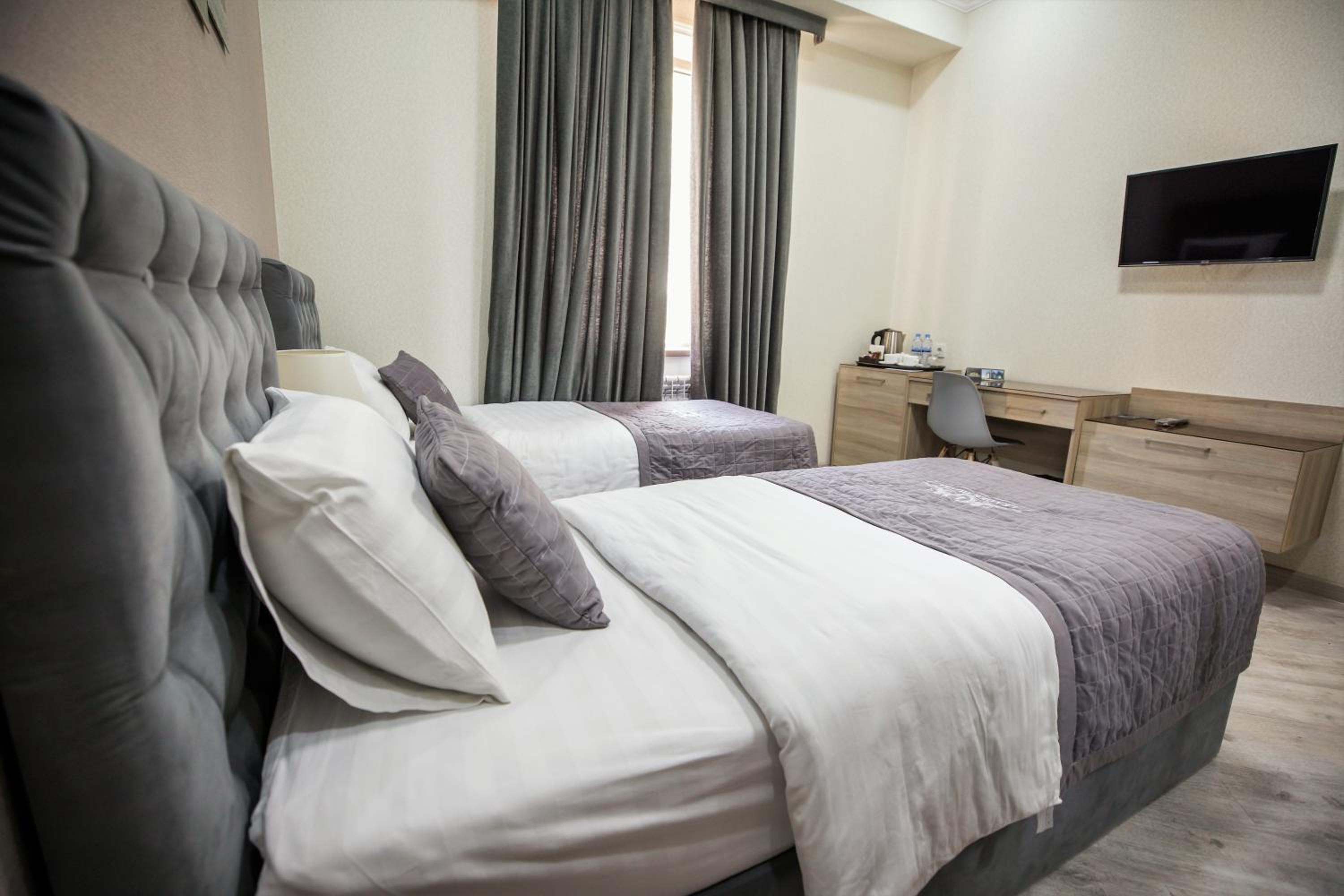 Standard Twin Room - Photo 2