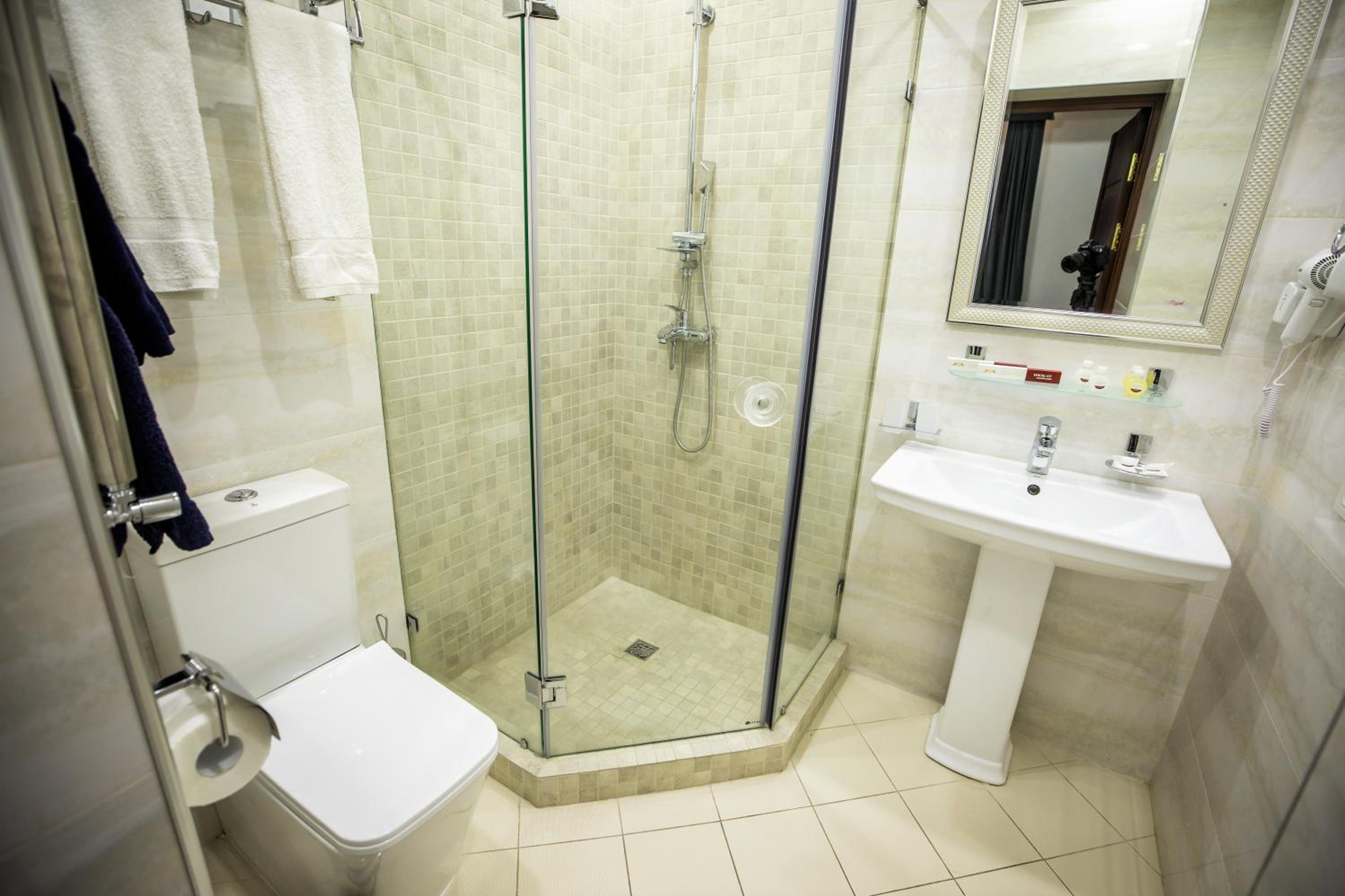 Standard Twin Room - Photo 7