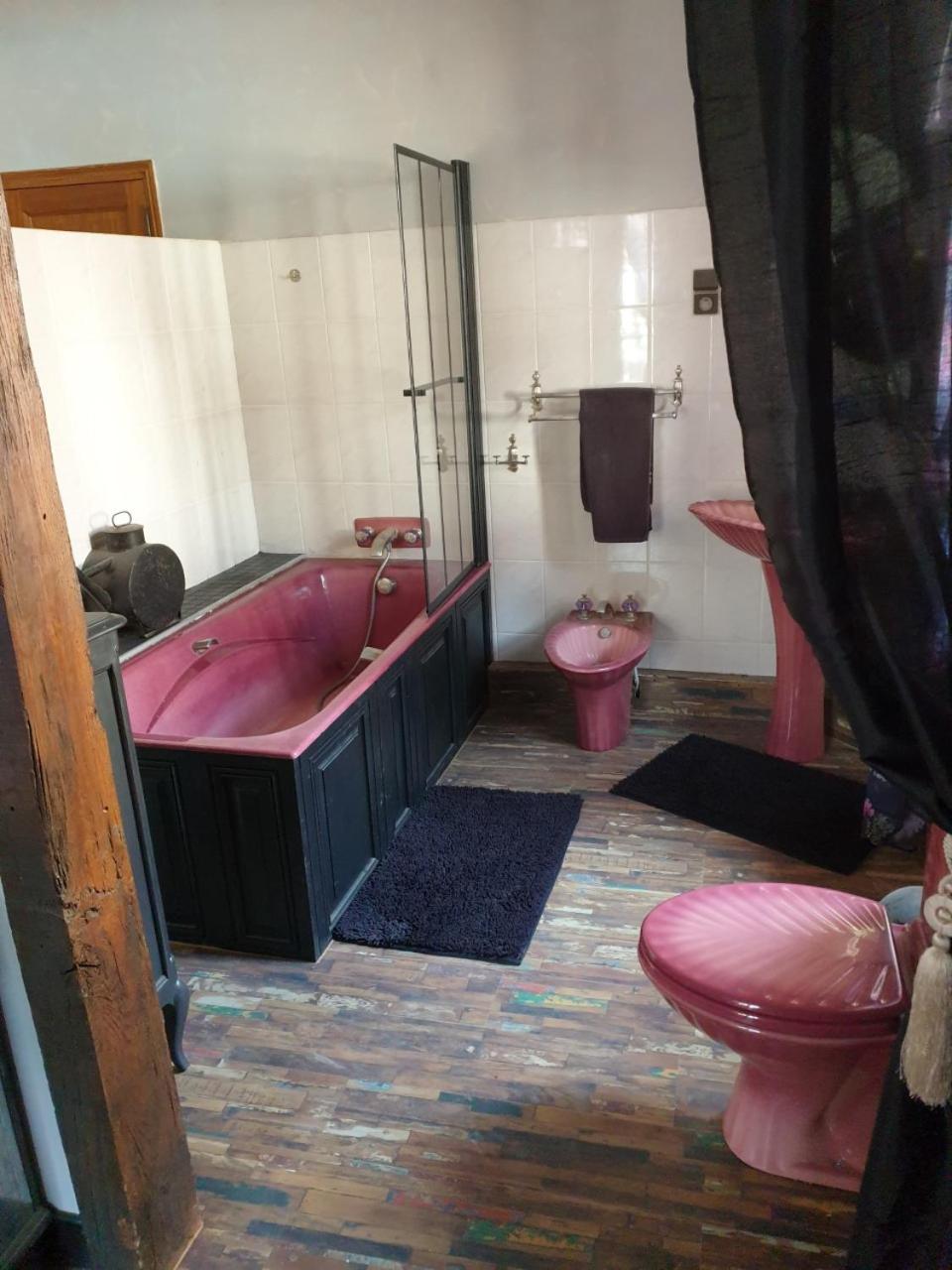 King Room with Pool View - Photo 9