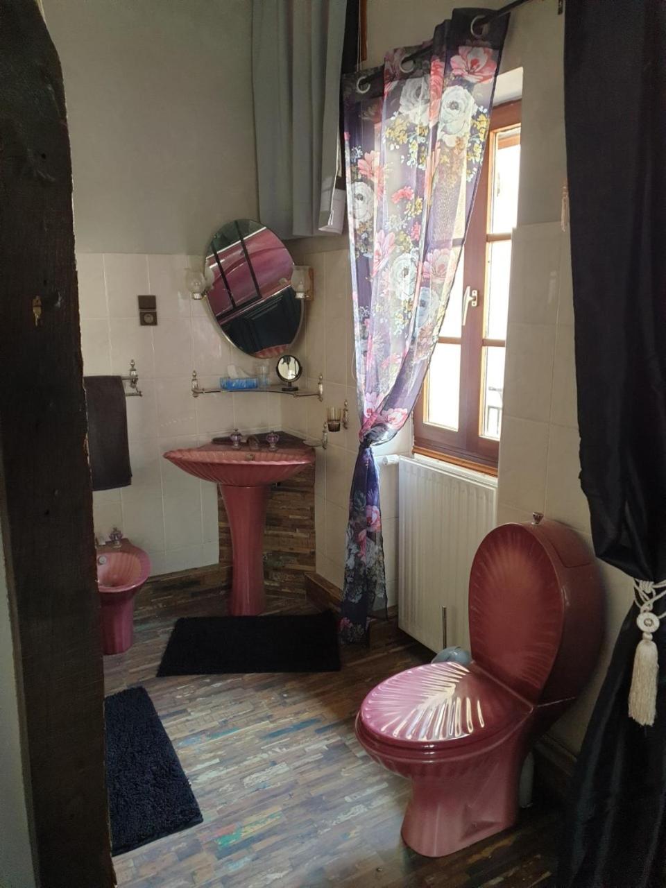 King Room with Pool View - Photo 8