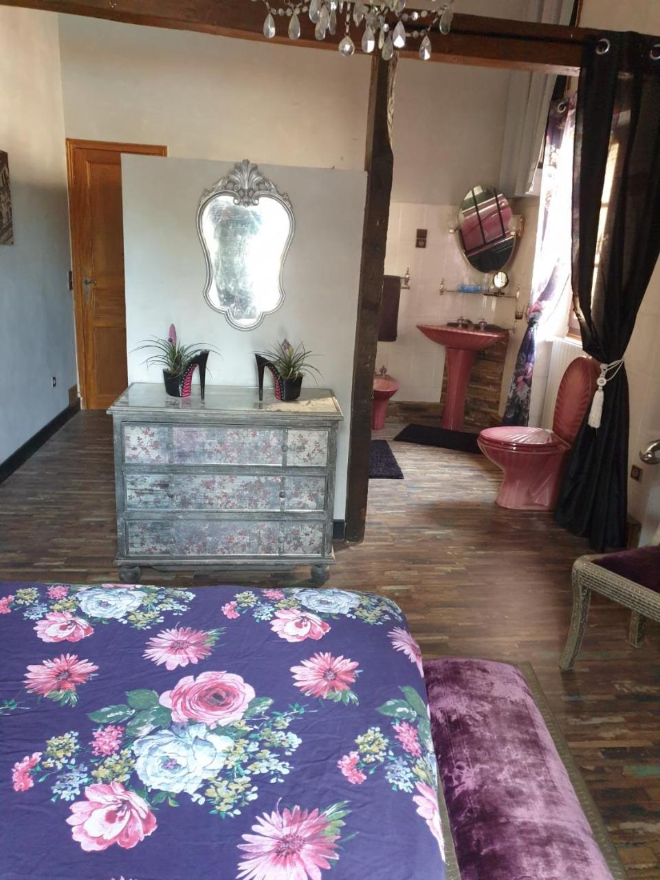 King Room with Pool View - Photo 5