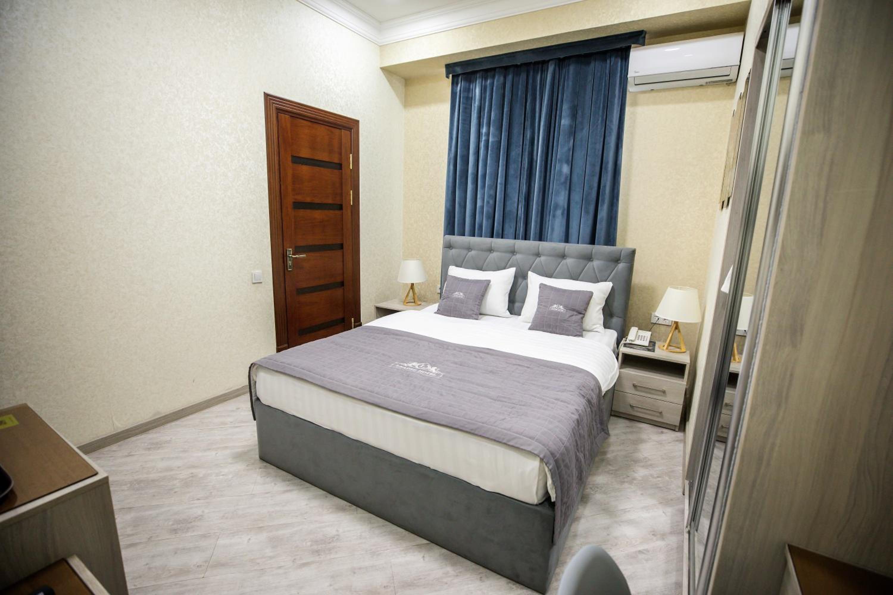 Small Double Room - Photo 4
