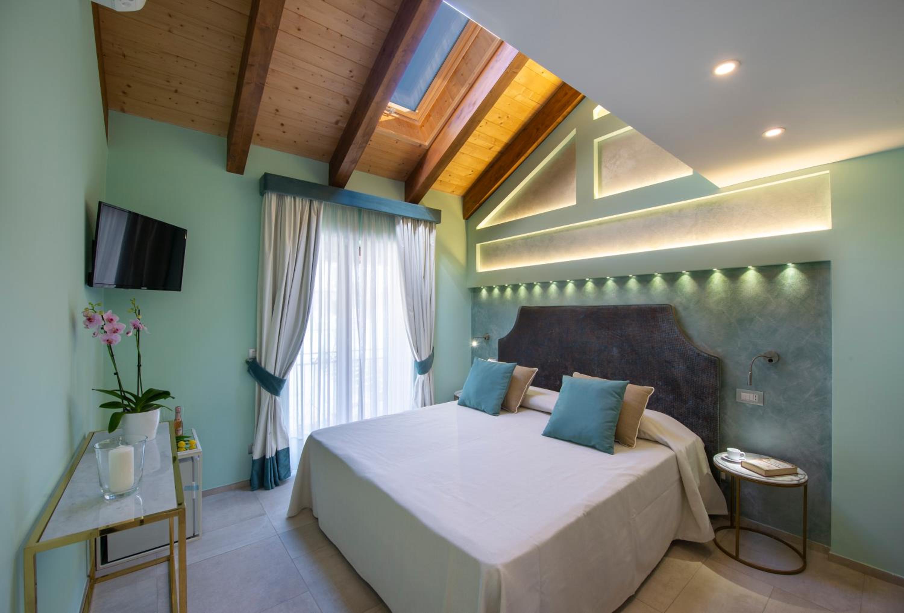 One-Bedroom Apartment - Photo 7