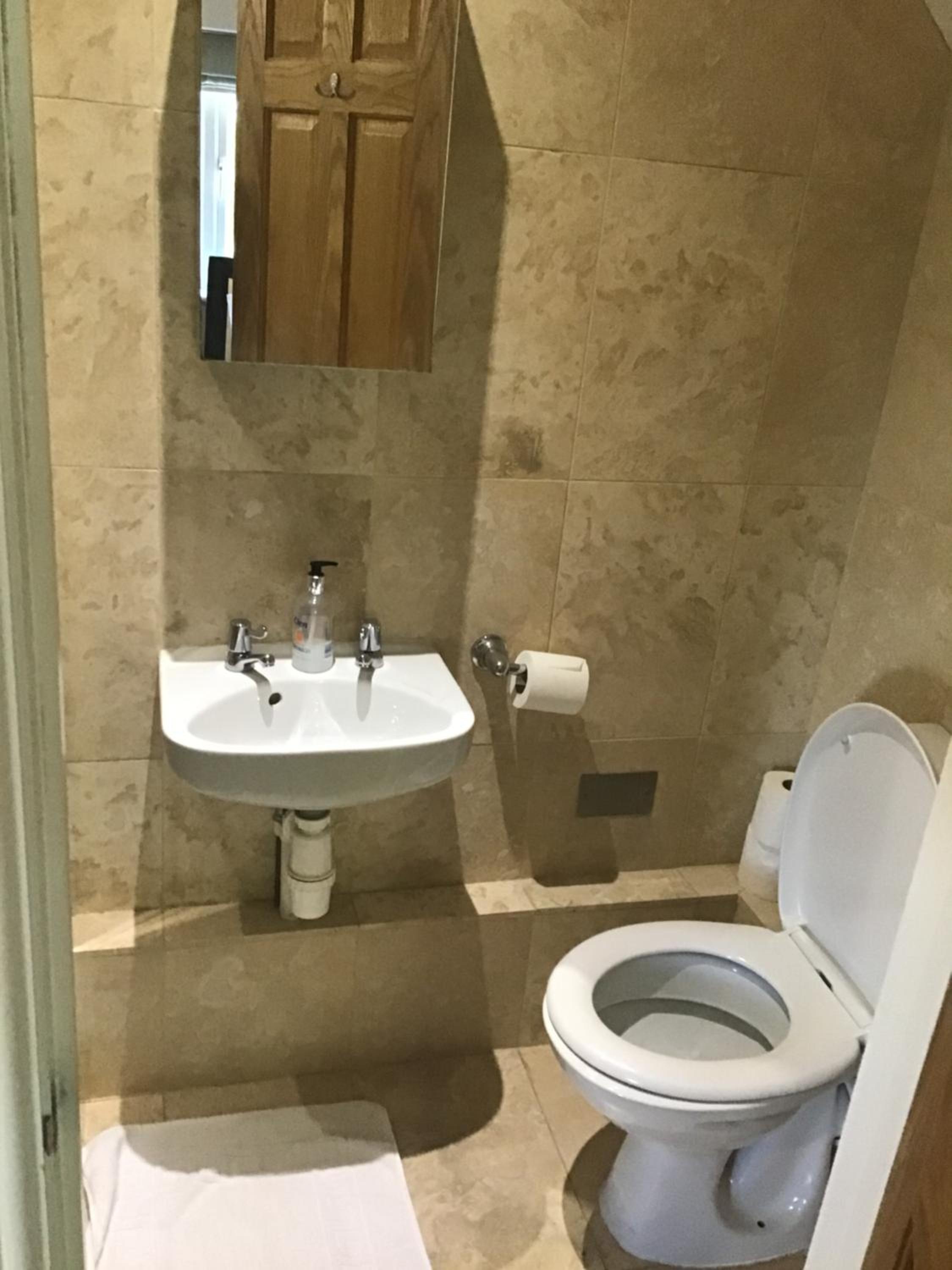 Family Room with Private Bathroom photo 3