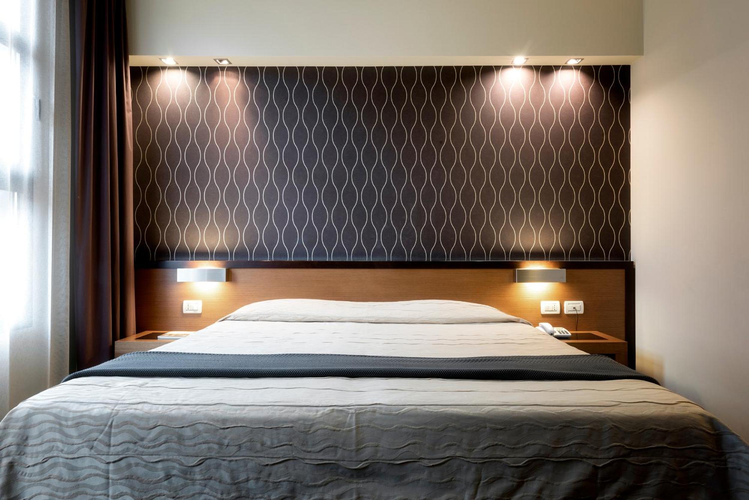 Classic Double or Twin Room - Photo 8
