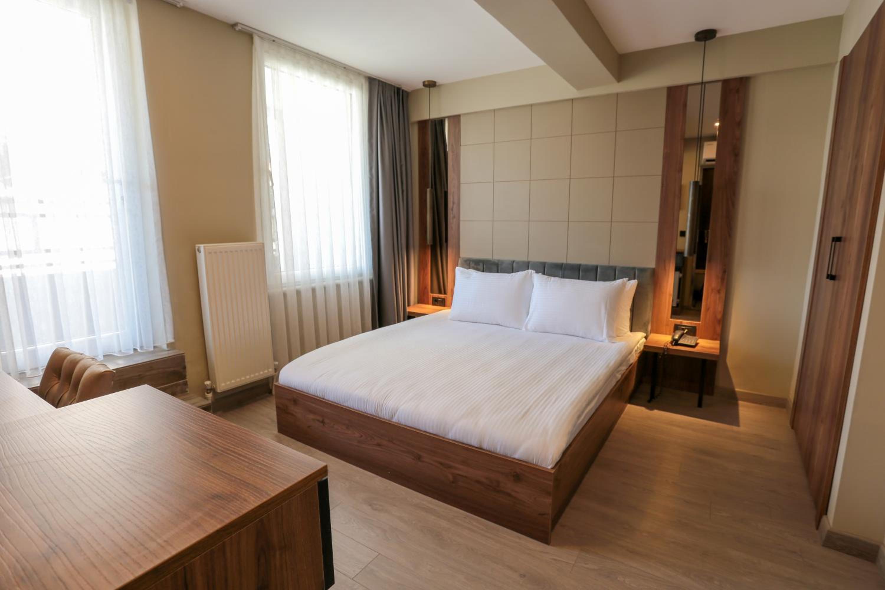 Standard King Room photo 1