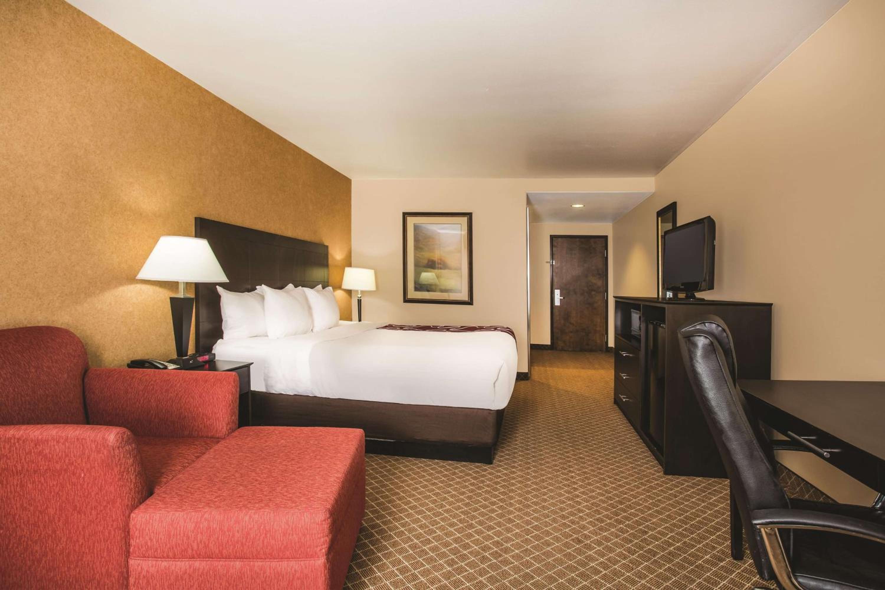 Deluxe King Room - Non-Smoking - Photo 1