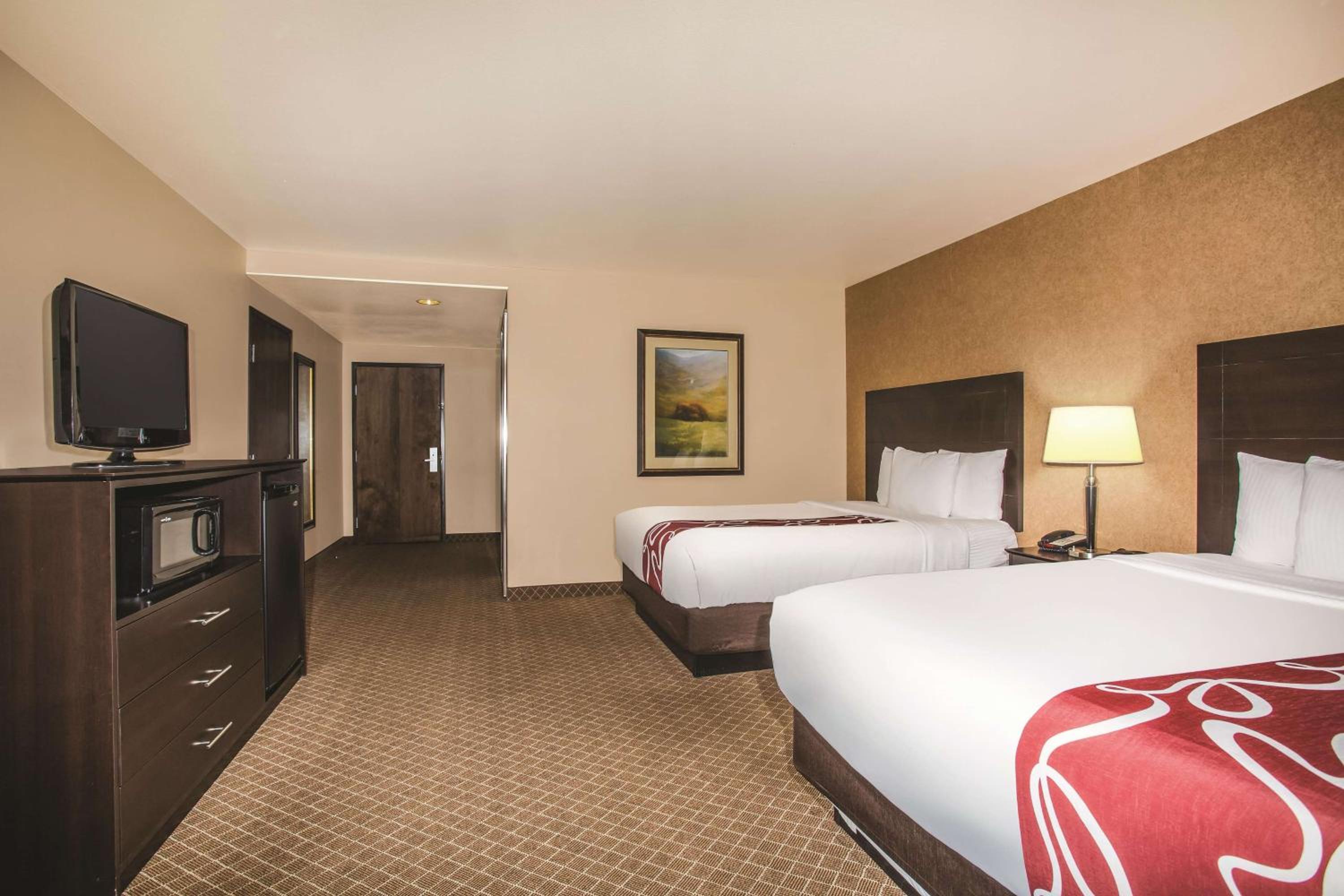 Deluxe Queen Room with Two Queen Beds - Non-Smoking - Photo 1
