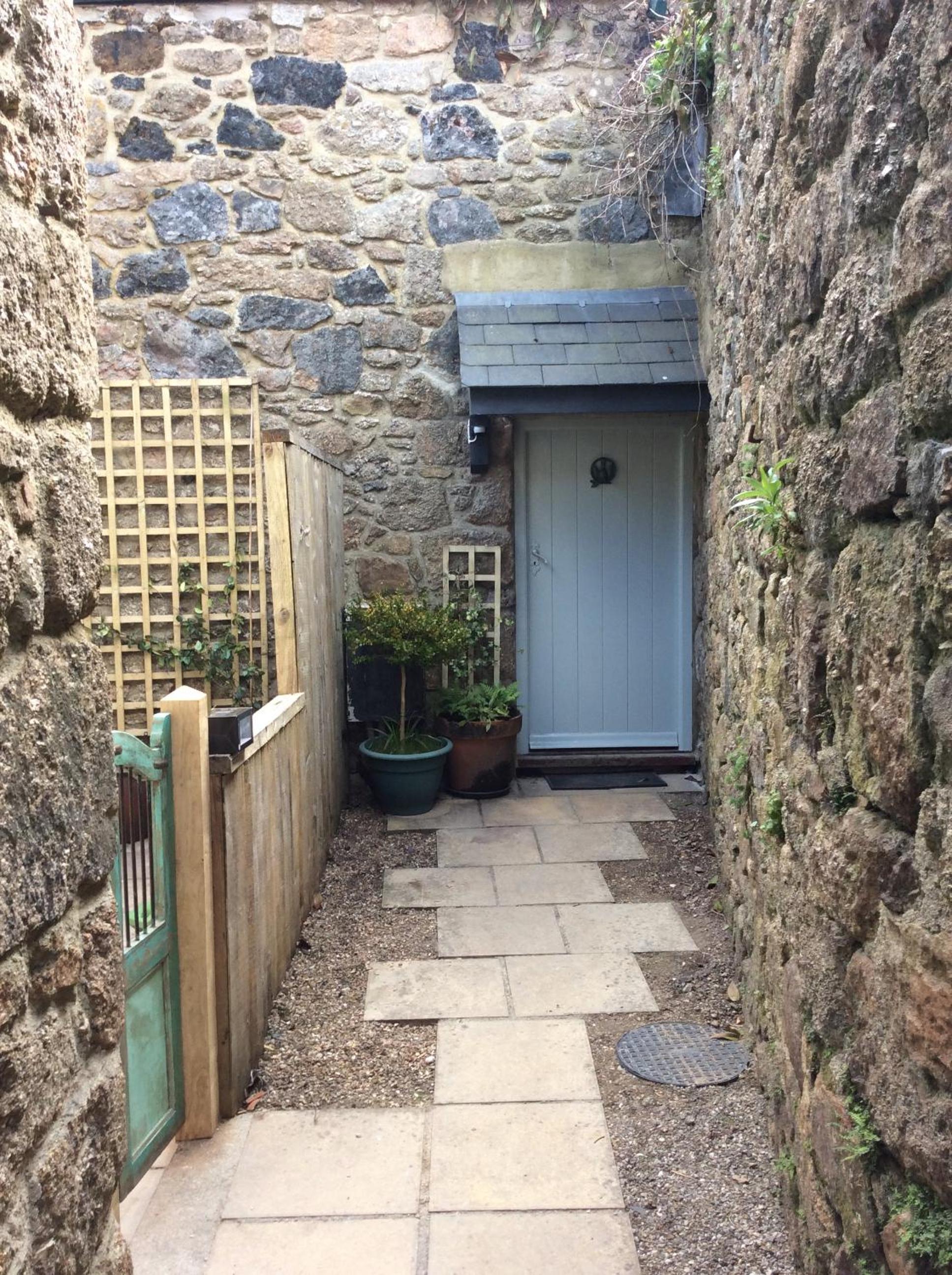 One-Bedroom House photo 3