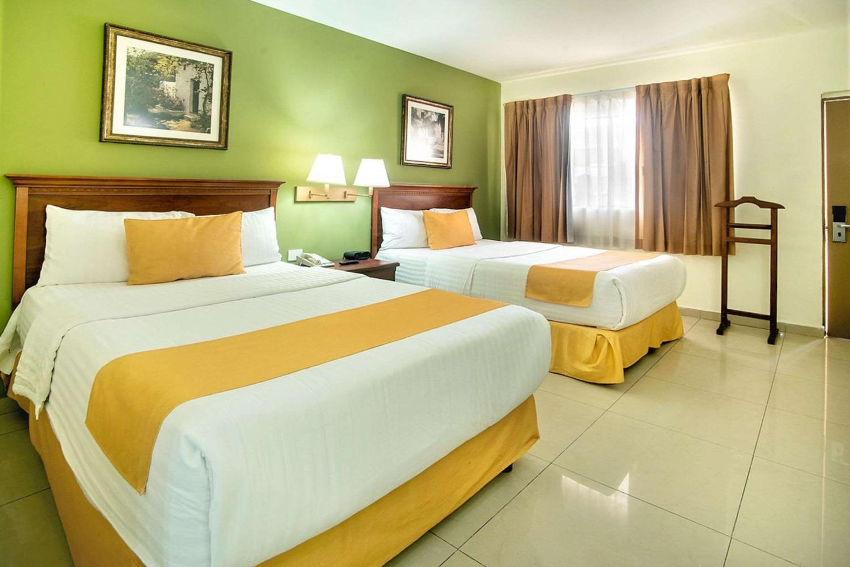 Business Room with Two Double Beds - Non-Smoking - Photo 1