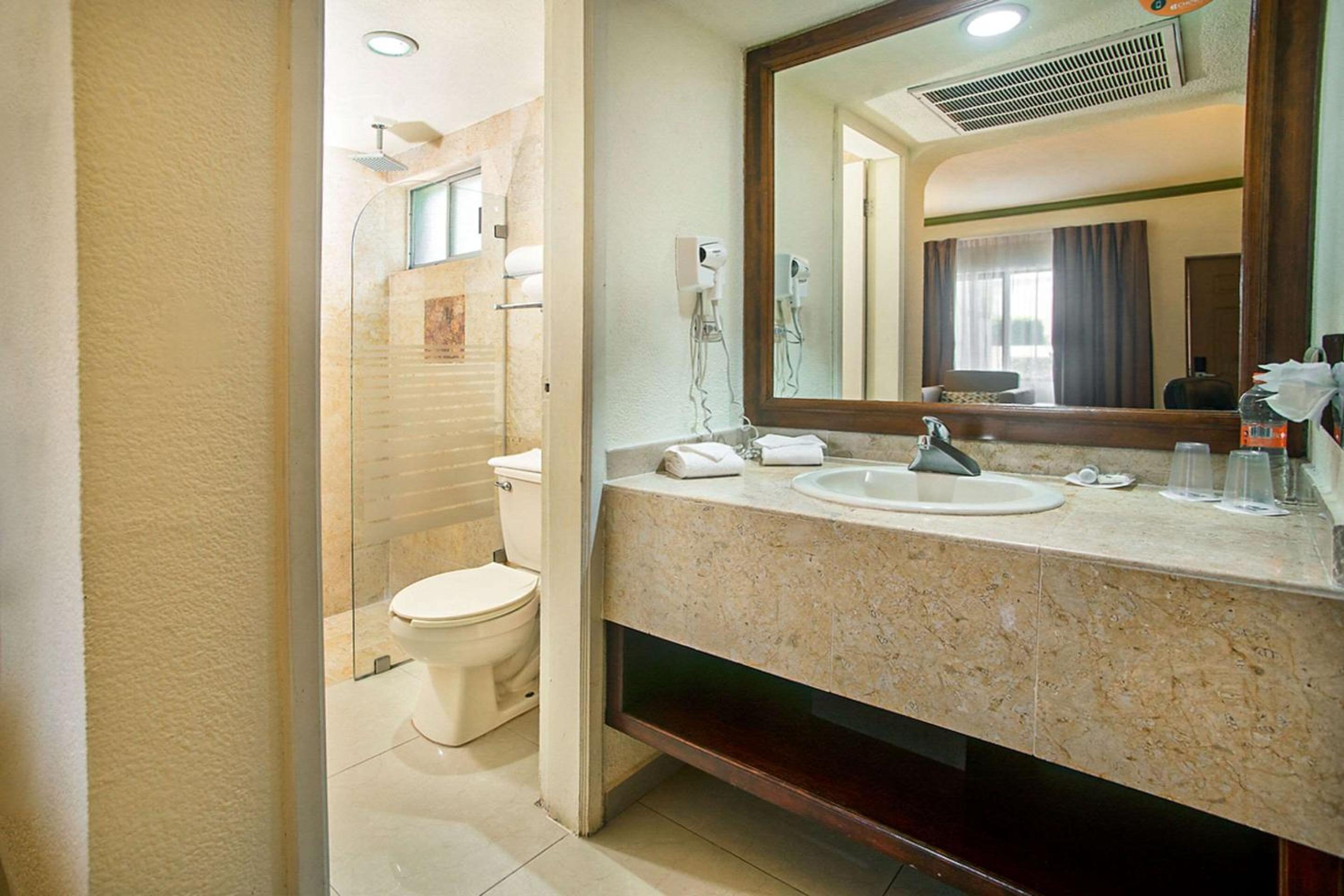 Business Room with Two Double Beds - Non-Smoking - Photo 5