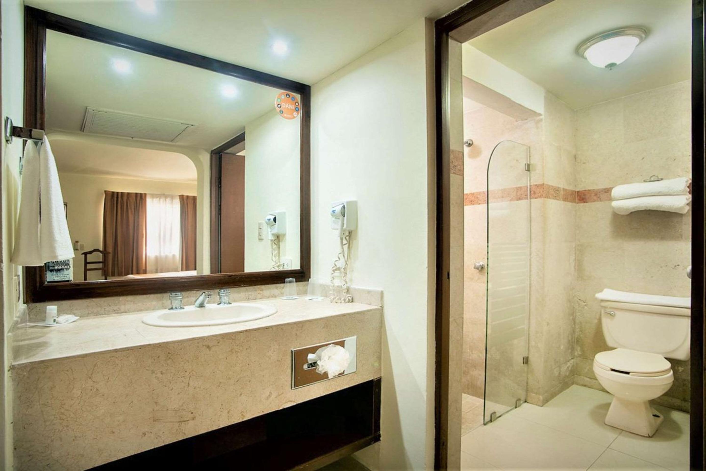 Business Room with Two Double Beds - Non-Smoking - Photo 6