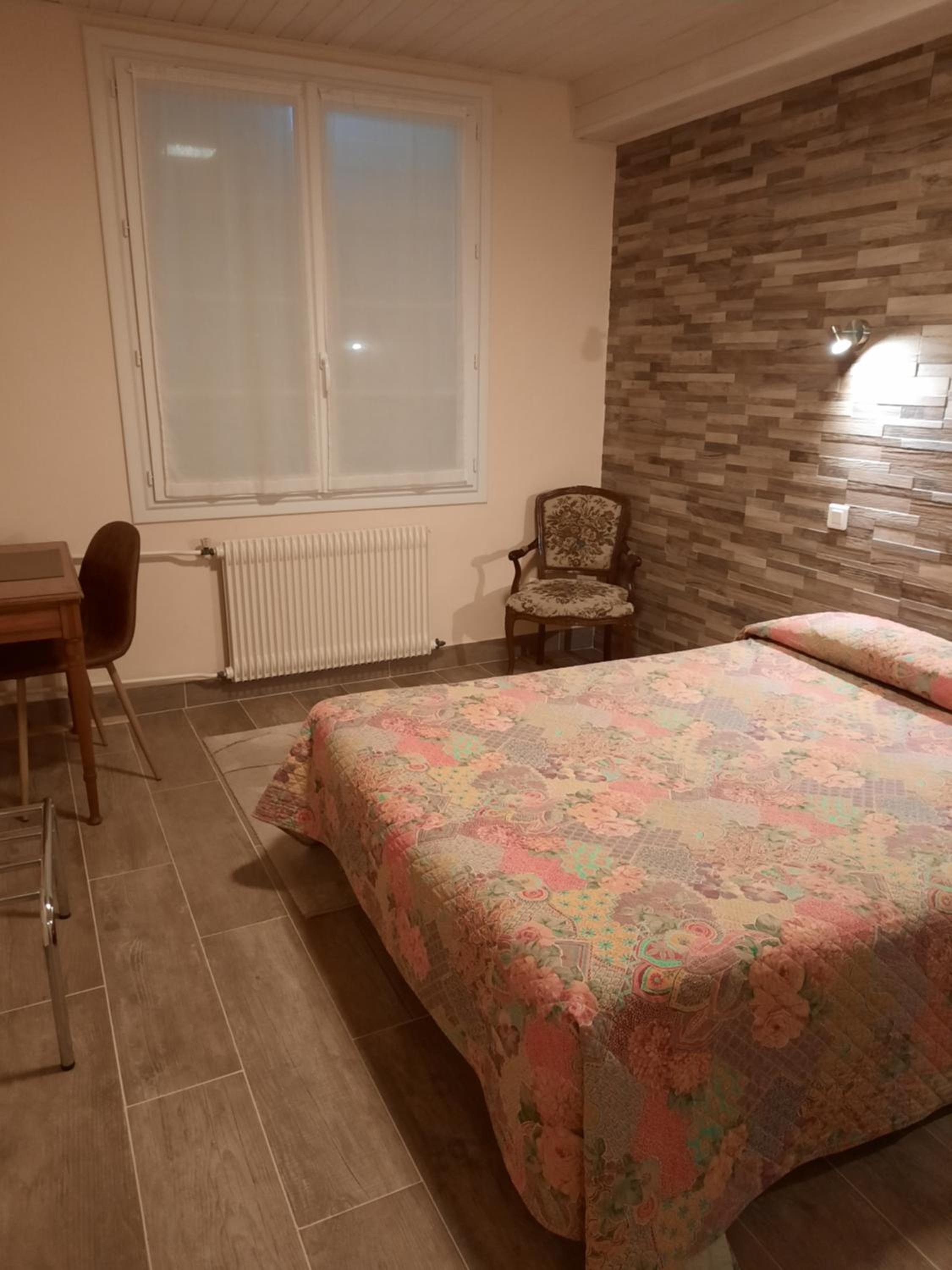 Double Room - Photo 7